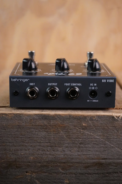 Behringer 69 VIBE Pedal – Used