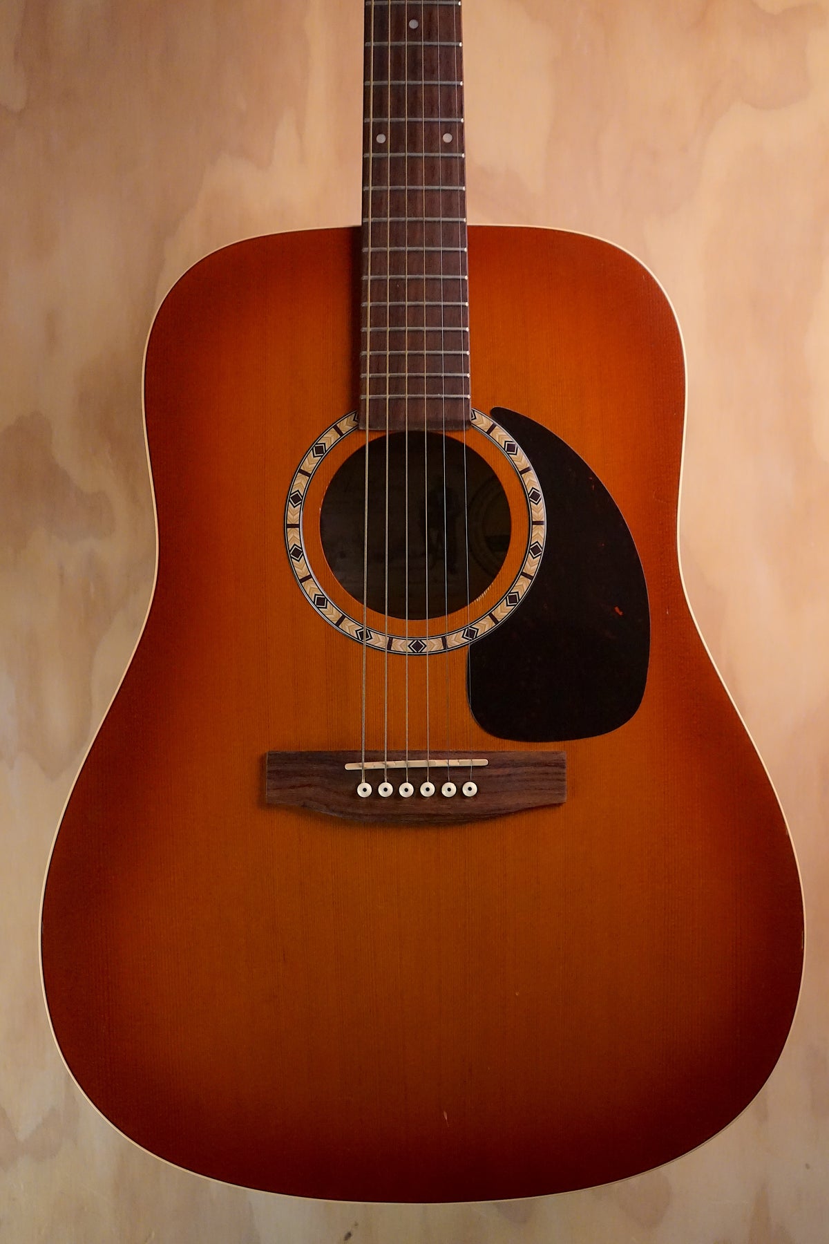 Art & Lutherie Cedar Dreadnought Antique Burst, (Used)