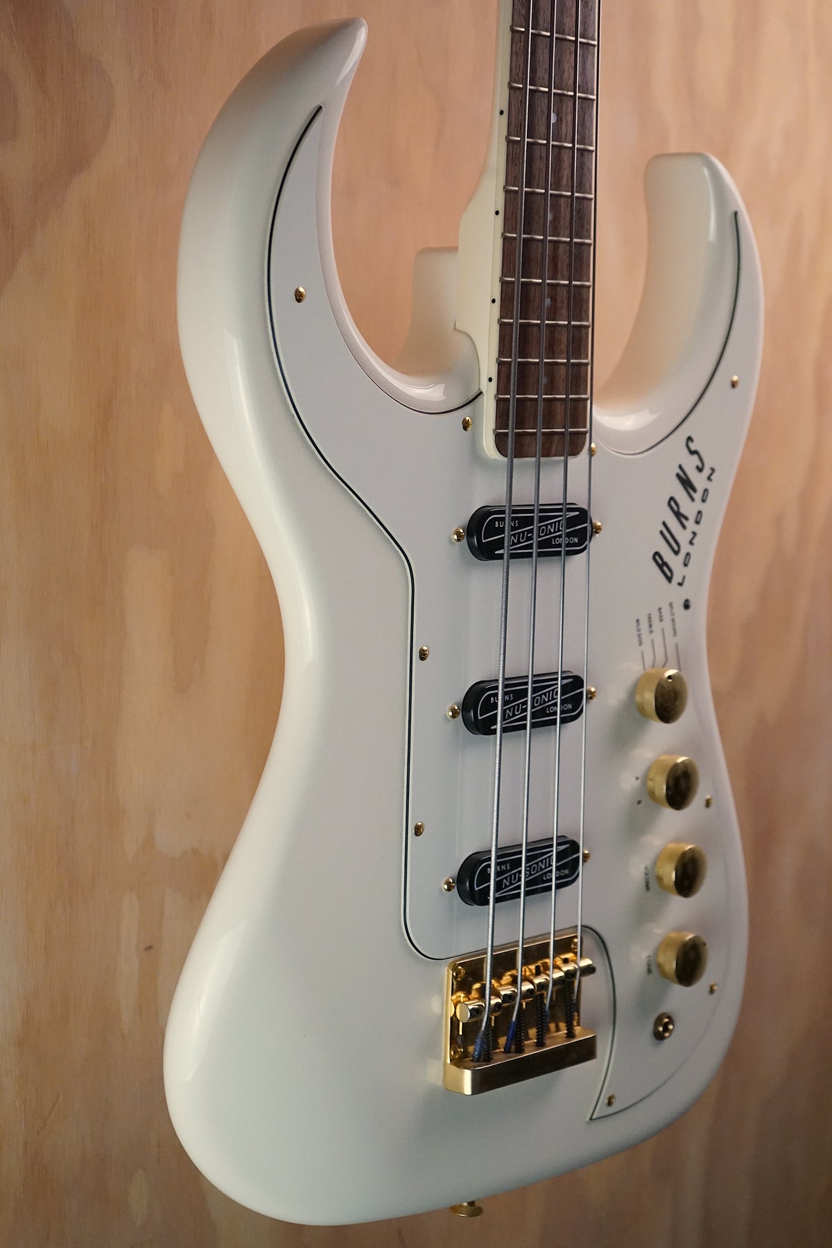 Burns Bison Bass White, (Used)