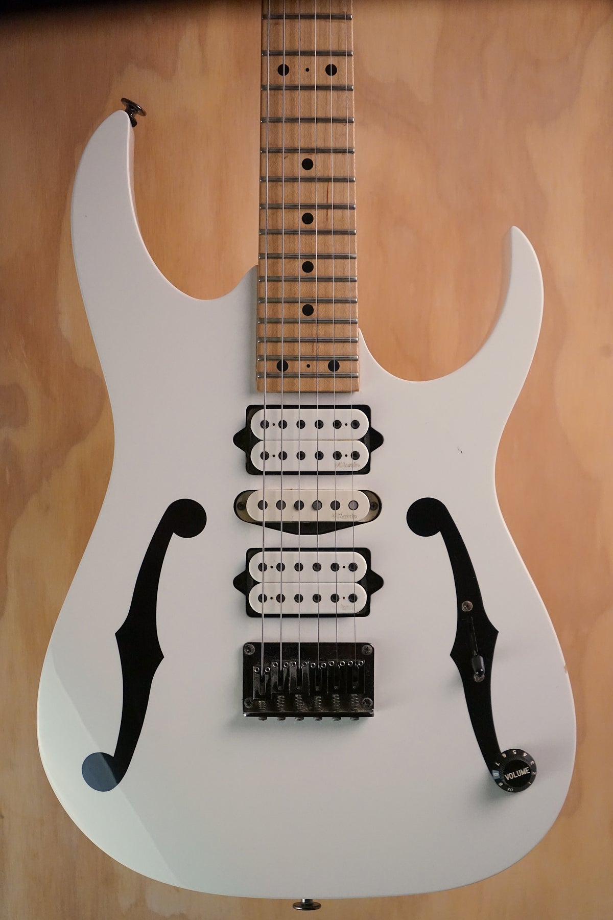Ibanez PGM301 Paul Gilbert Signature White, (Used)