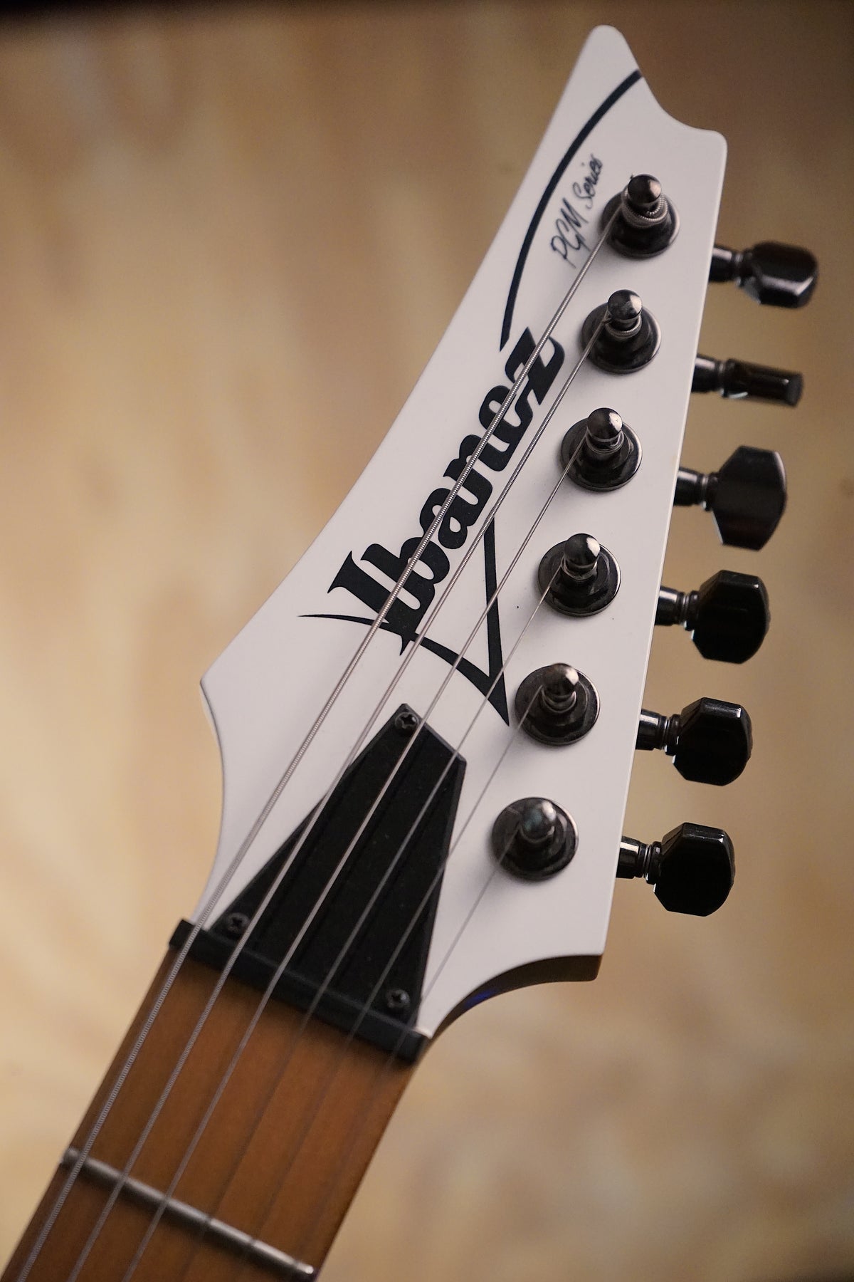 Ibanez PGM301 Paul Gilbert Signature White, (Used)
