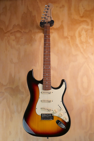 SQOE SEST200 SSS S-Style Electric Guitar Sunburst, (Used)