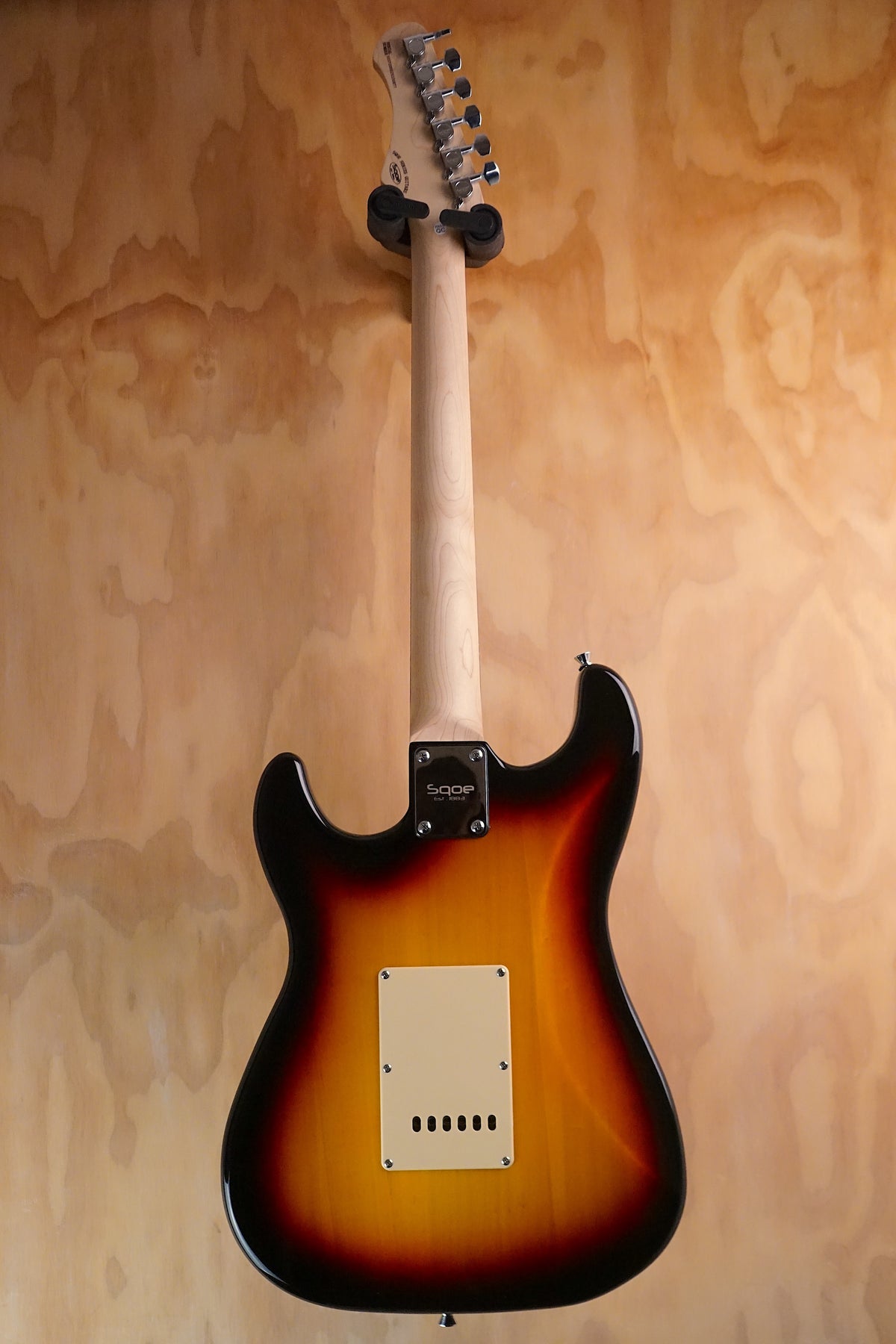 SQOE SEST200 SSS S-Style Electric Guitar Sunburst, (Used)