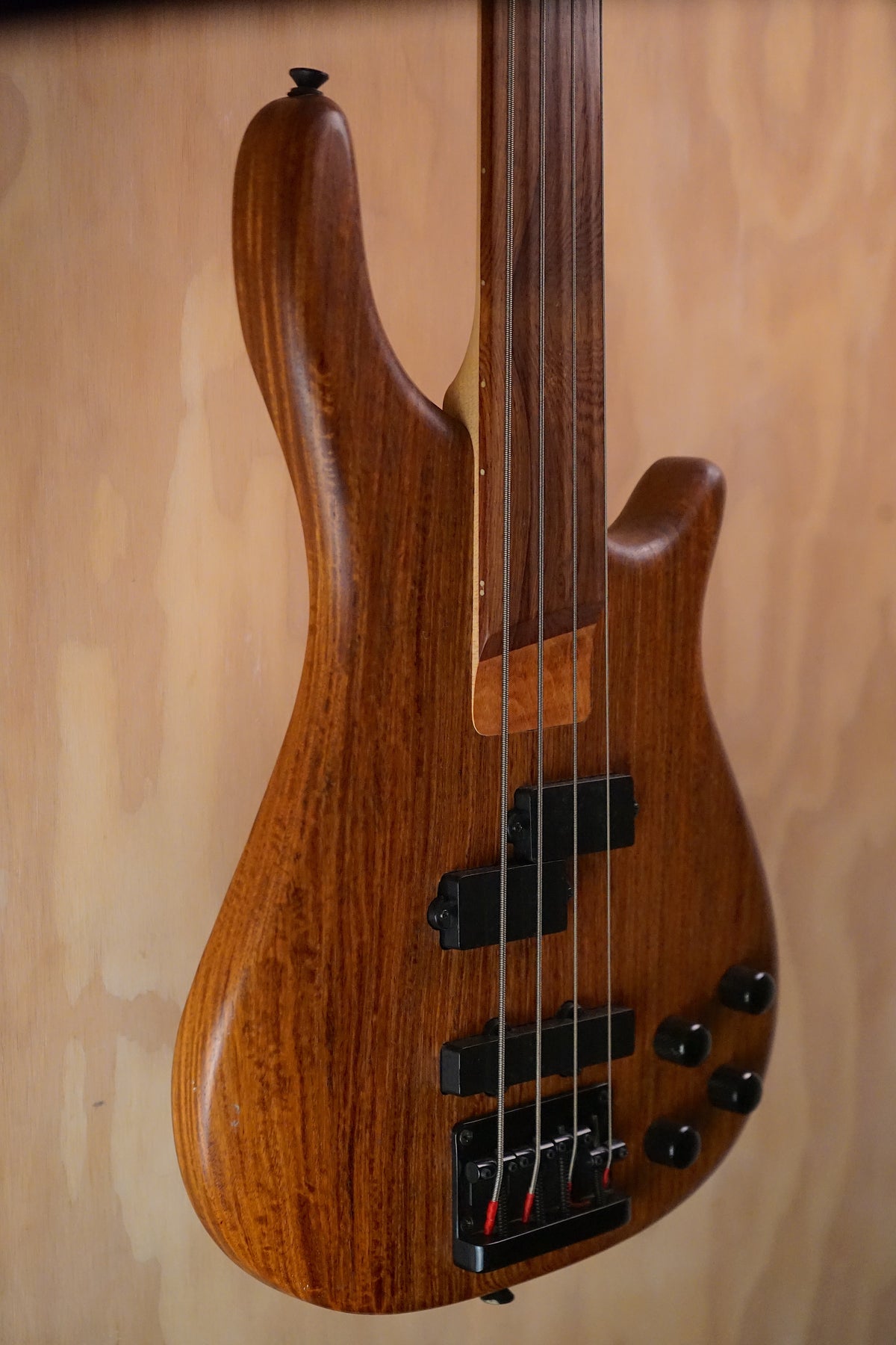 Vintage V940FL Fretless Bass, (Used, Comm)