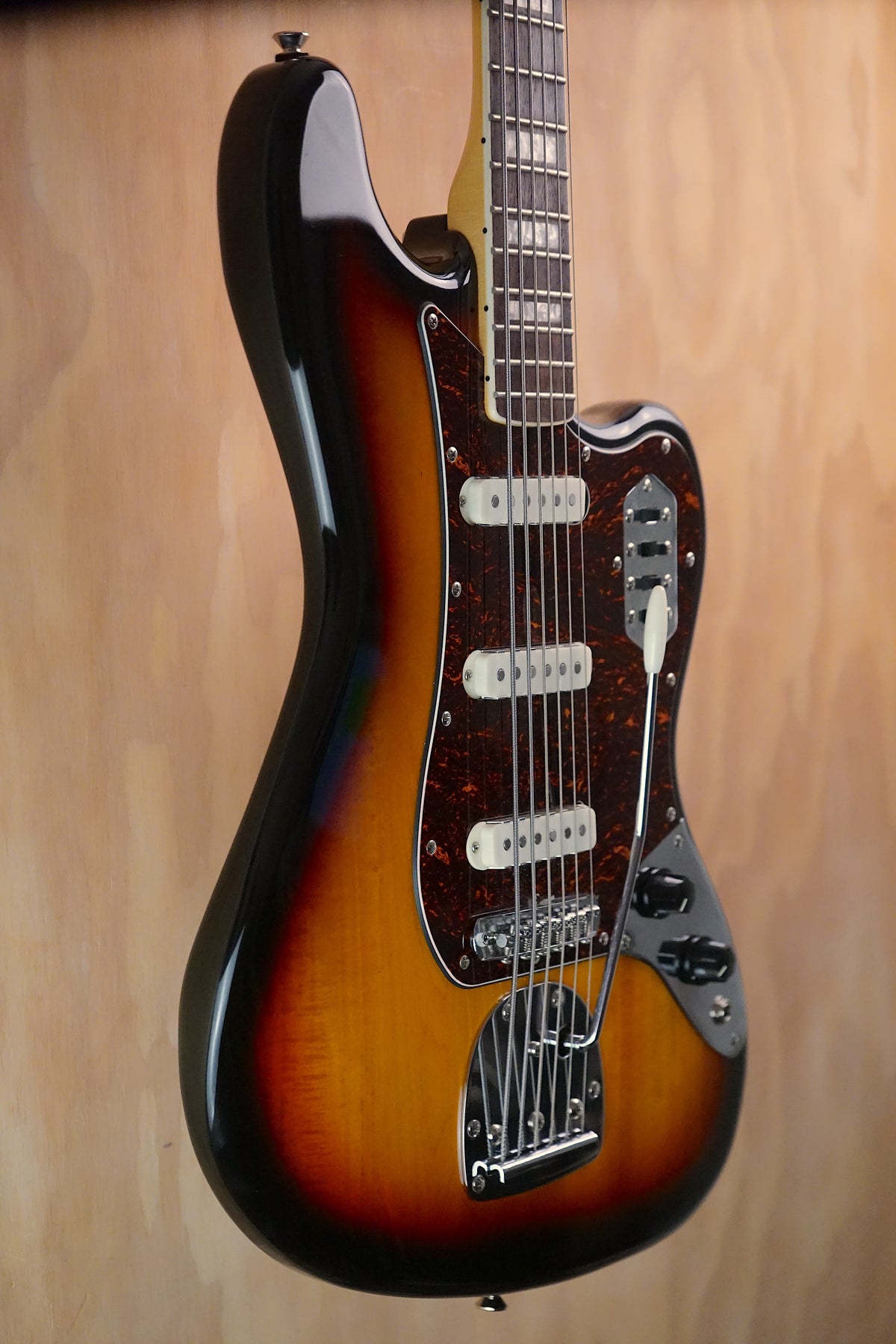 Squier Classic Vibe Bass VI 3-Tone Sunburst, (Used, Comm)
