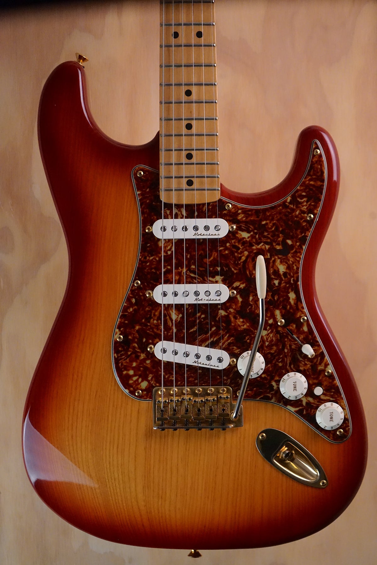 2006 Fender MF/GC FSR Deluxe Players Strat Sienna Sunburst, (Used, Comm)