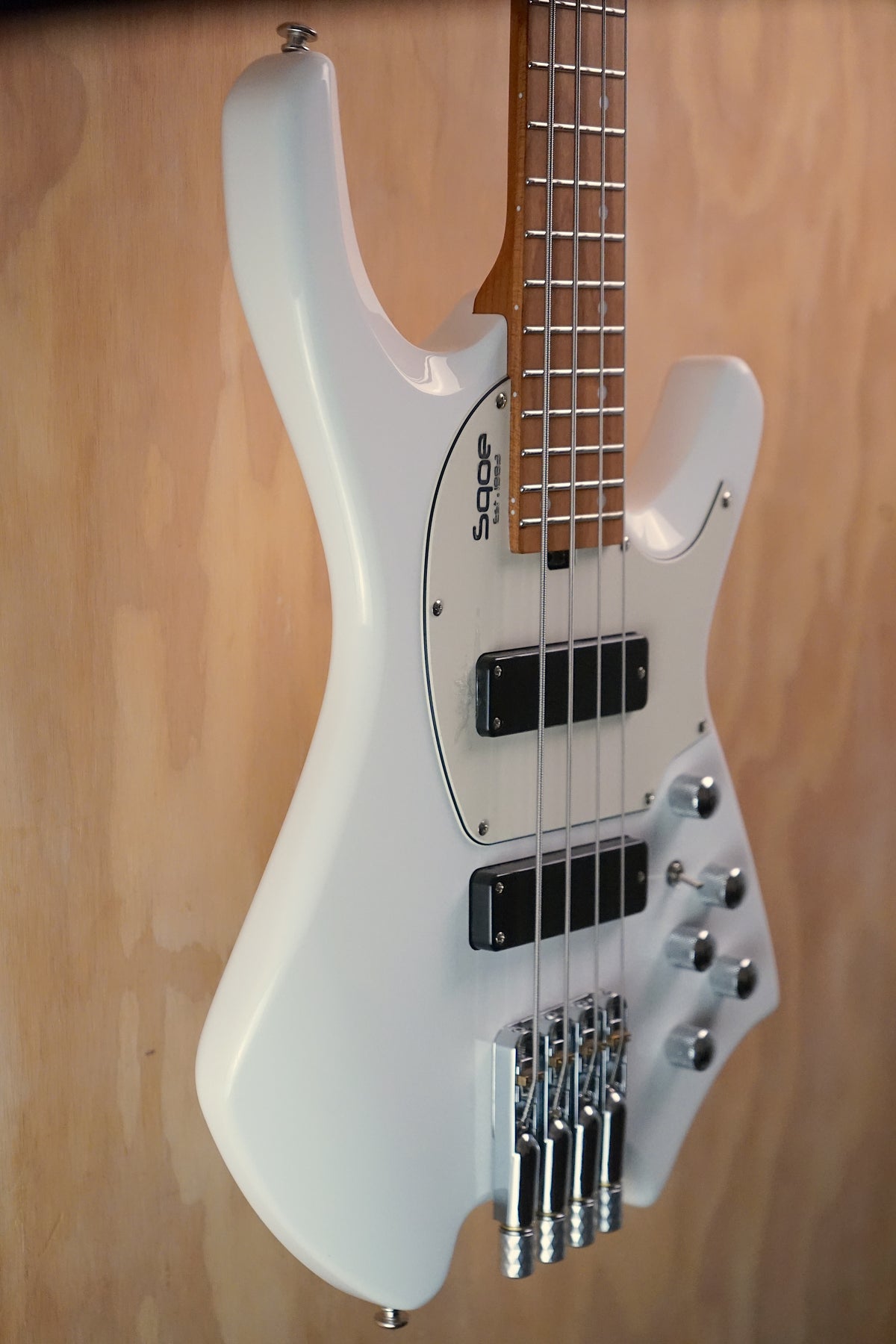 SQOE SBWT700 Headless Bass White, (Used)