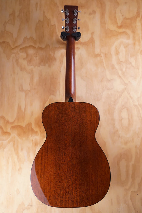 Martin 00-18V, (Used, Comm)