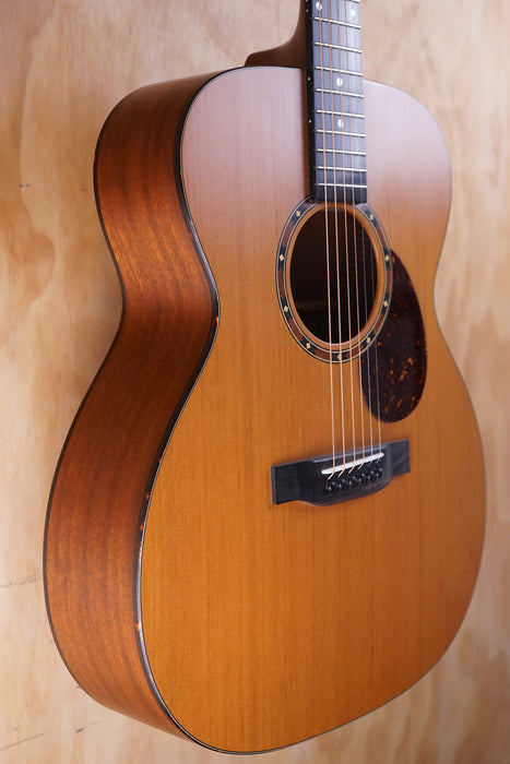 Eastman E2OM-CD Natural, Nearly New - Fair Deal Music