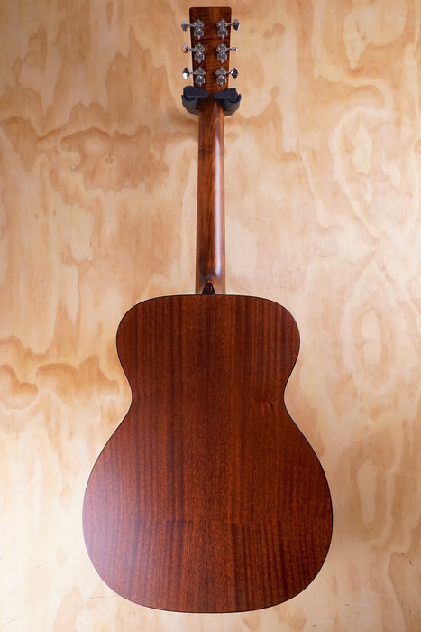 Eastman E2OM-CD Natural, Nearly New - Fair Deal Music