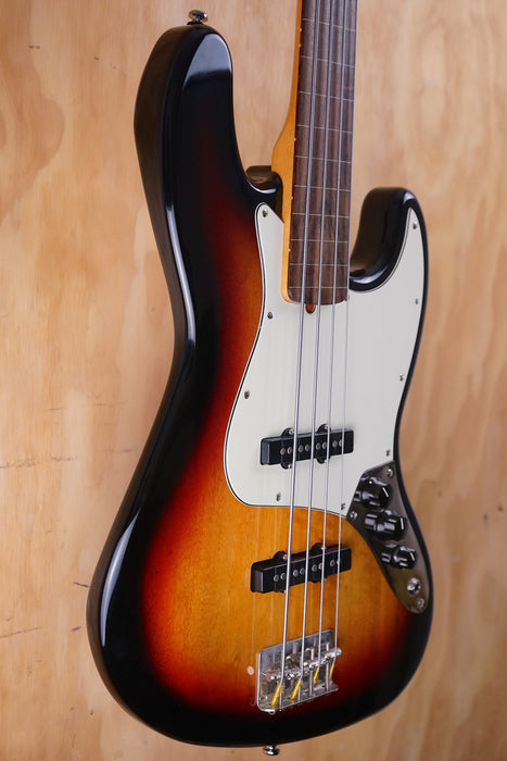 Squier Classic Vibe ’60s Jazz Bass Fretless in 3‑Color Sunburst, (Used) - Fair Deal Music