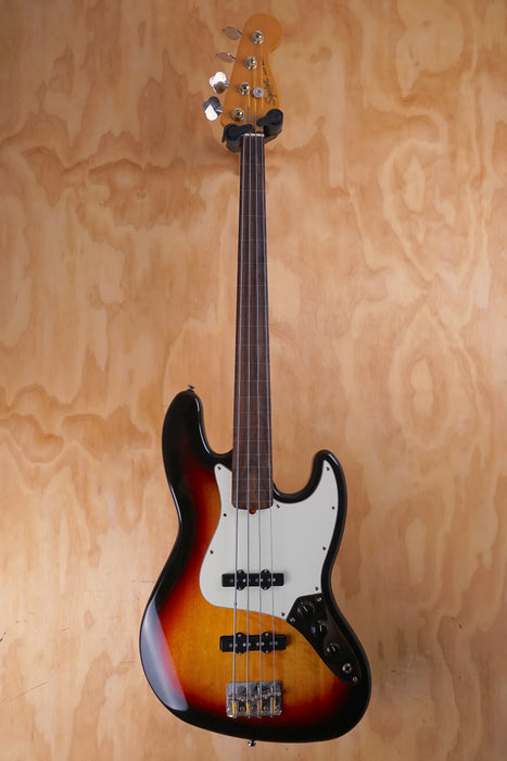 Squier Classic Vibe ’60s Jazz Bass Fretless in 3‑Color Sunburst, (Used) - Fair Deal Music