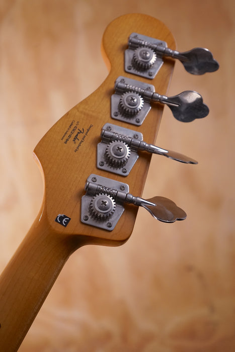 Squier Classic Vibe ’60s Jazz Bass Fretless in 3‑Color Sunburst, (Used) - Fair Deal Music