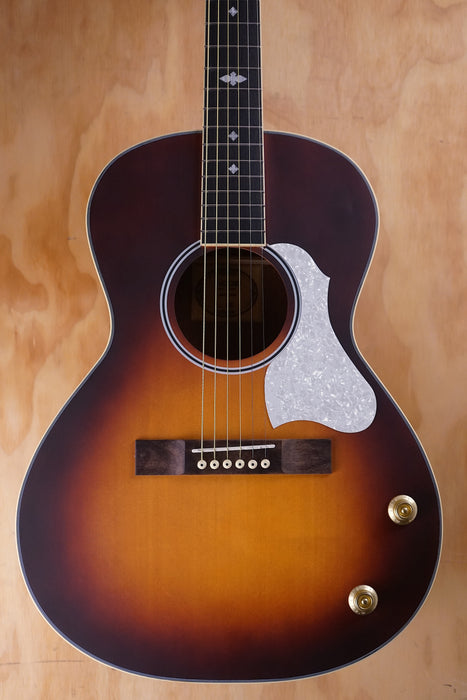 SQOE L001 Parlour sized Electro Acoustic Guitar in Chocolate Sunburst - Fair Deal Music