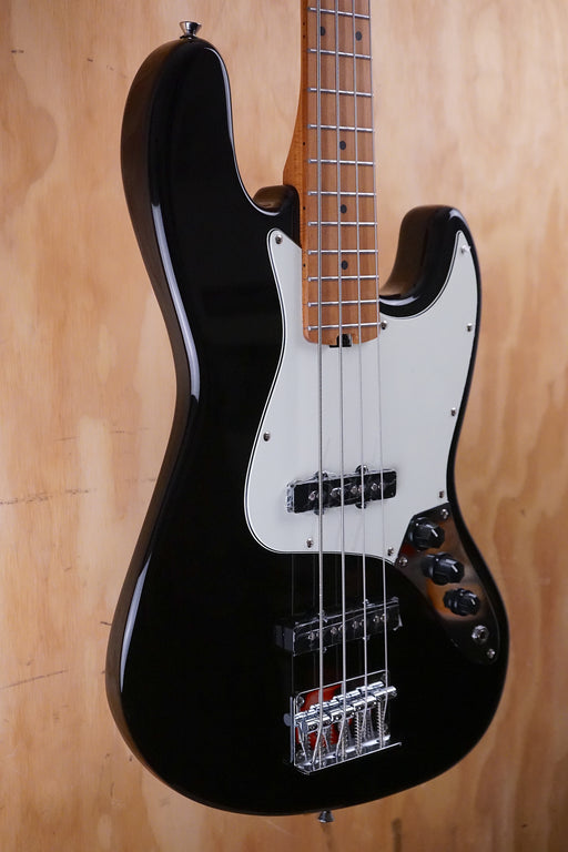 SQOE SjB600 J-Style Single-Coil Bass in Black - Fair Deal Music