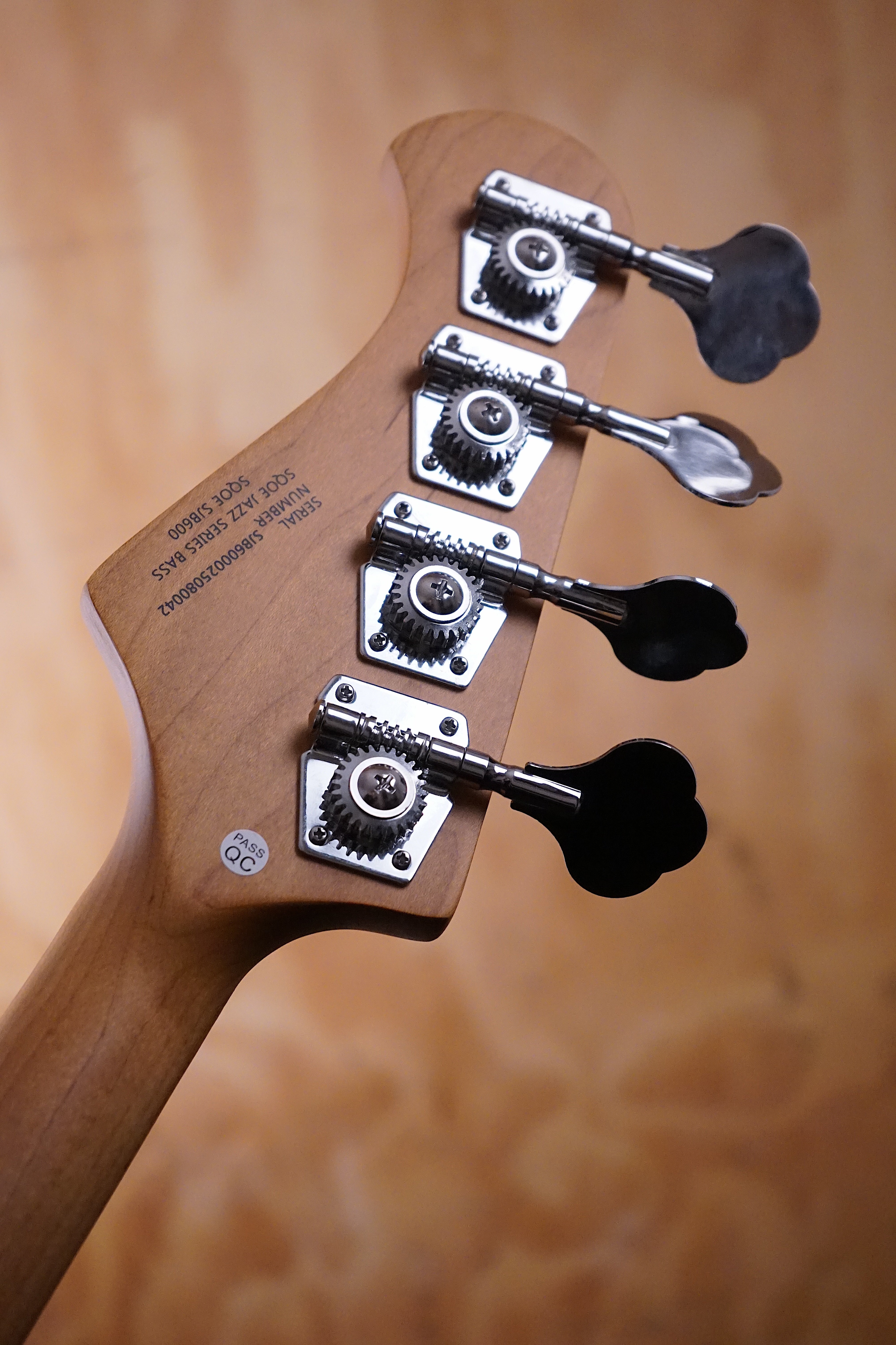 SQOE SjB600 J-Style Single-Coil Bass in Sunburst - Fair Deal Music