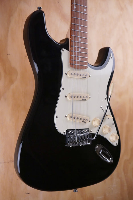 SQOE SEST200 SSS S-Style Electric Guitar Black - Fair Deal Music