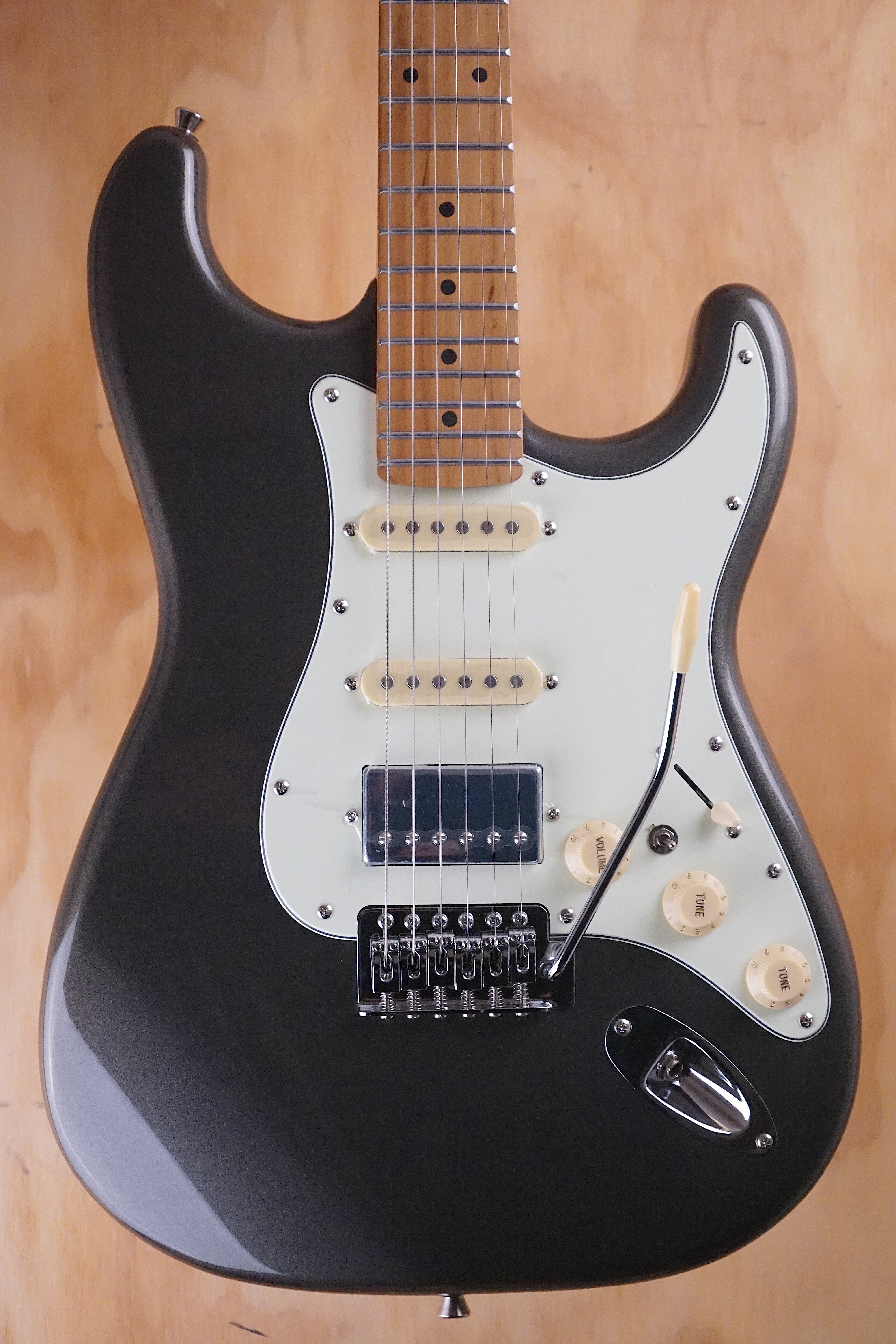 SQOE SEST600 HSS S-Style Electric Guitar Silver - Fair Deal Music