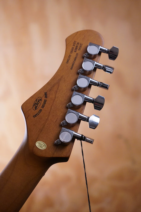 SQOE SEST600 HSS S-Style Electric Guitar Silver - Fair Deal Music