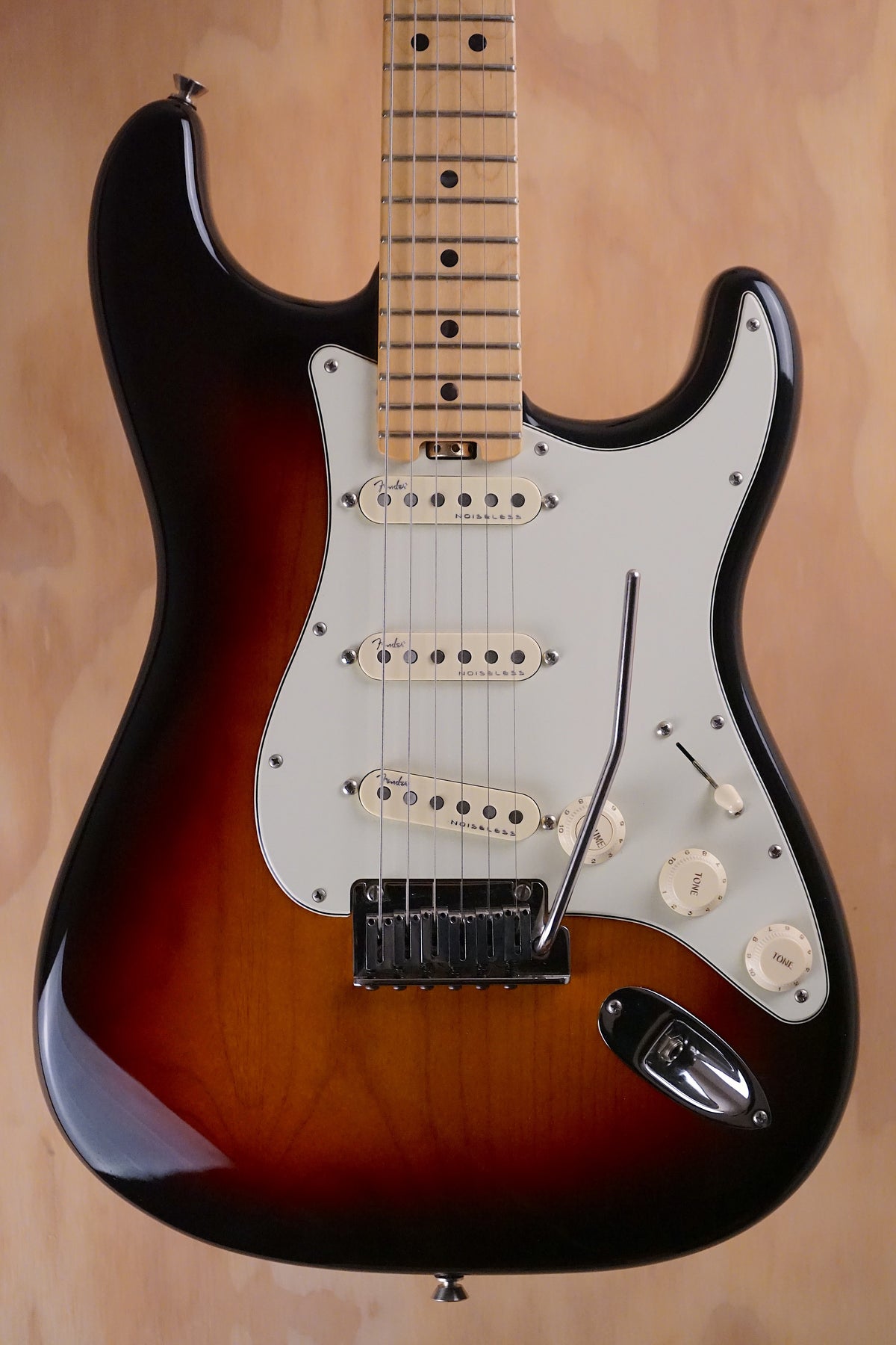 ギター Fender USA American Elite Stratocaster Fender American Elite Stratocaster in 3-Colour Sunburst Electric