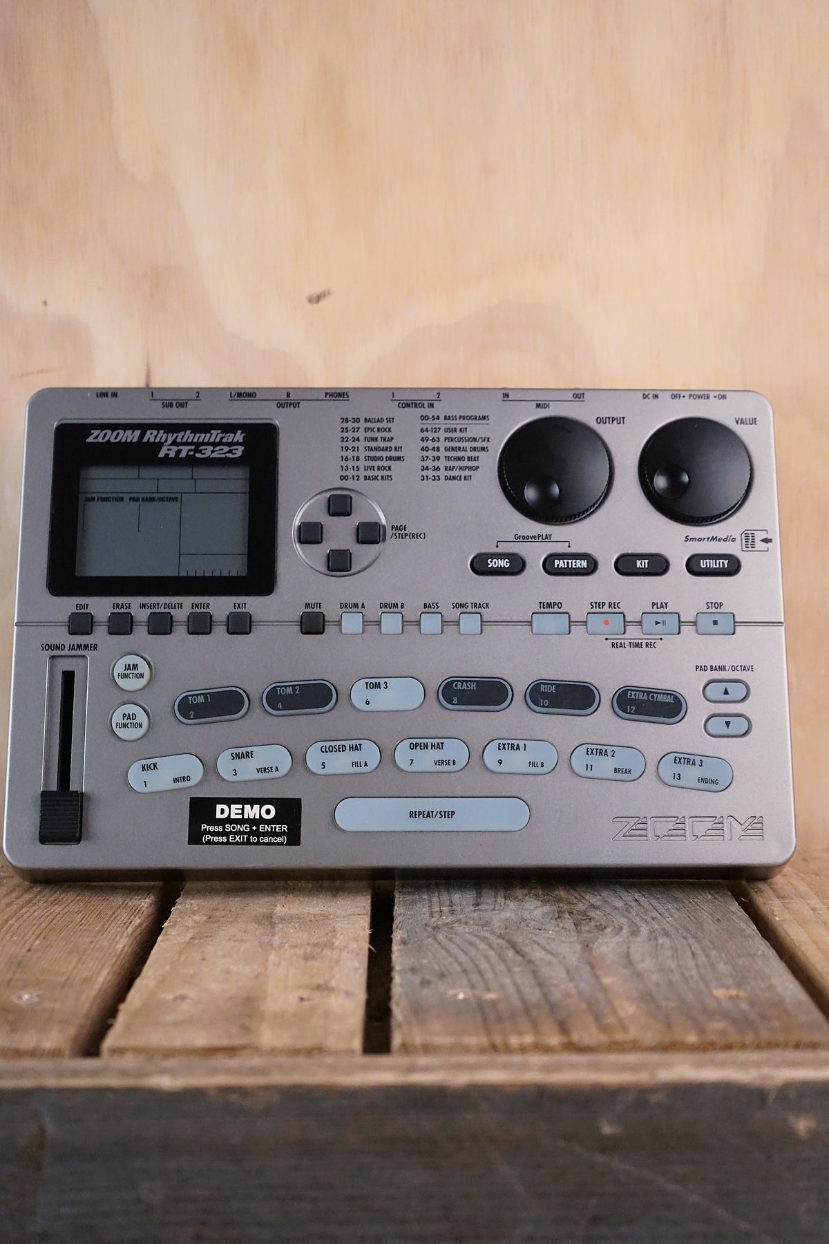 Zoom RT-323 RhythmTrak Drum Machine, (Used) — Fair Deal Music Zoom RT-323 RhythmTrak Drum Machine, (Used) — Fair Deal Music
