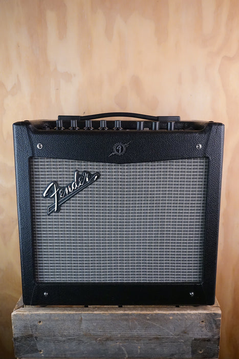 Fender Mustang I V.2 Modelling Guitar Amplifier, (Used)
