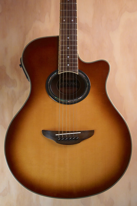 Yamaha APX700 Tobacco Sunburst Electro Acoustic Guitar, (Used)