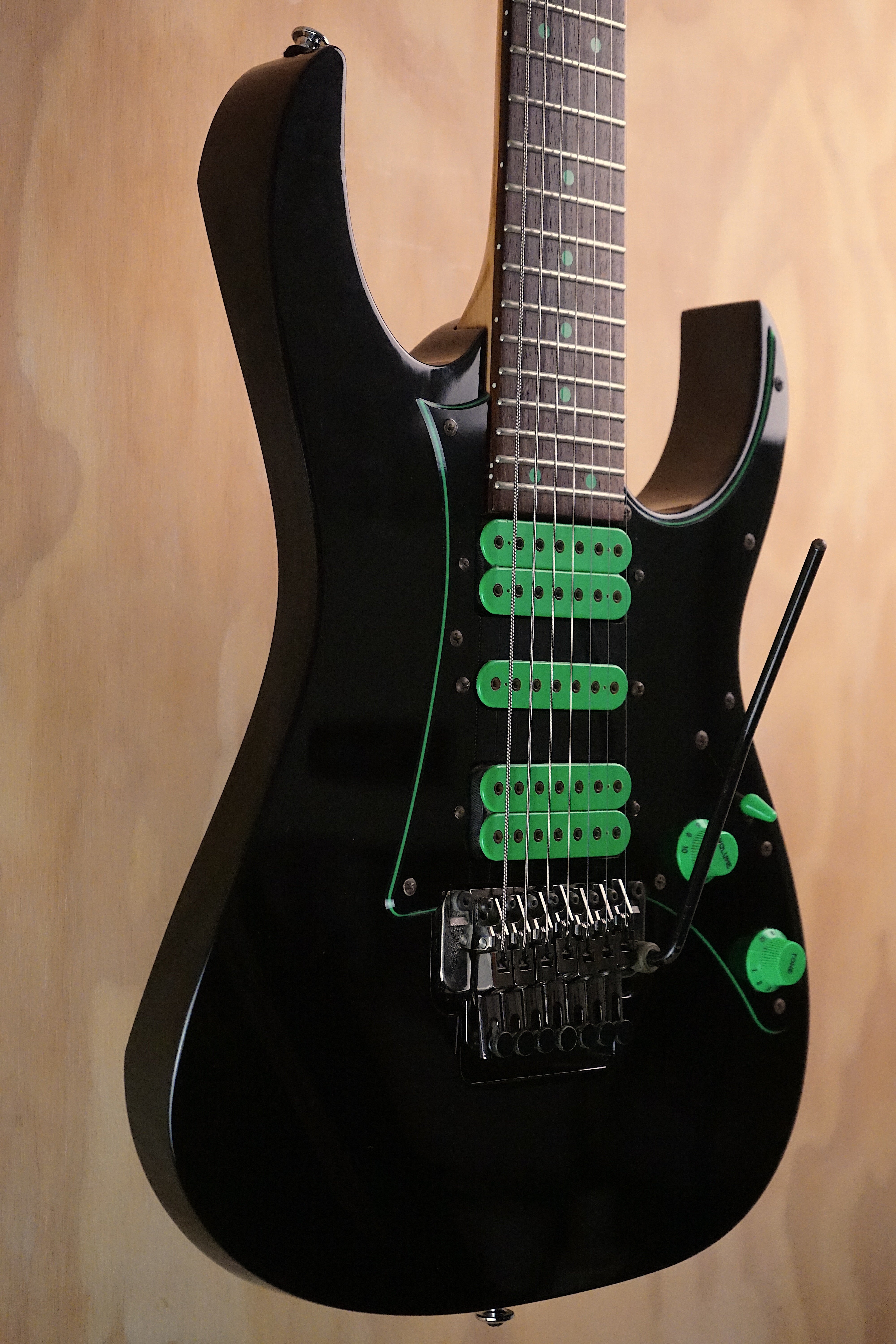 Ibanez UV70P Steve Vai Universe 7-String Black, (Used, Comm)