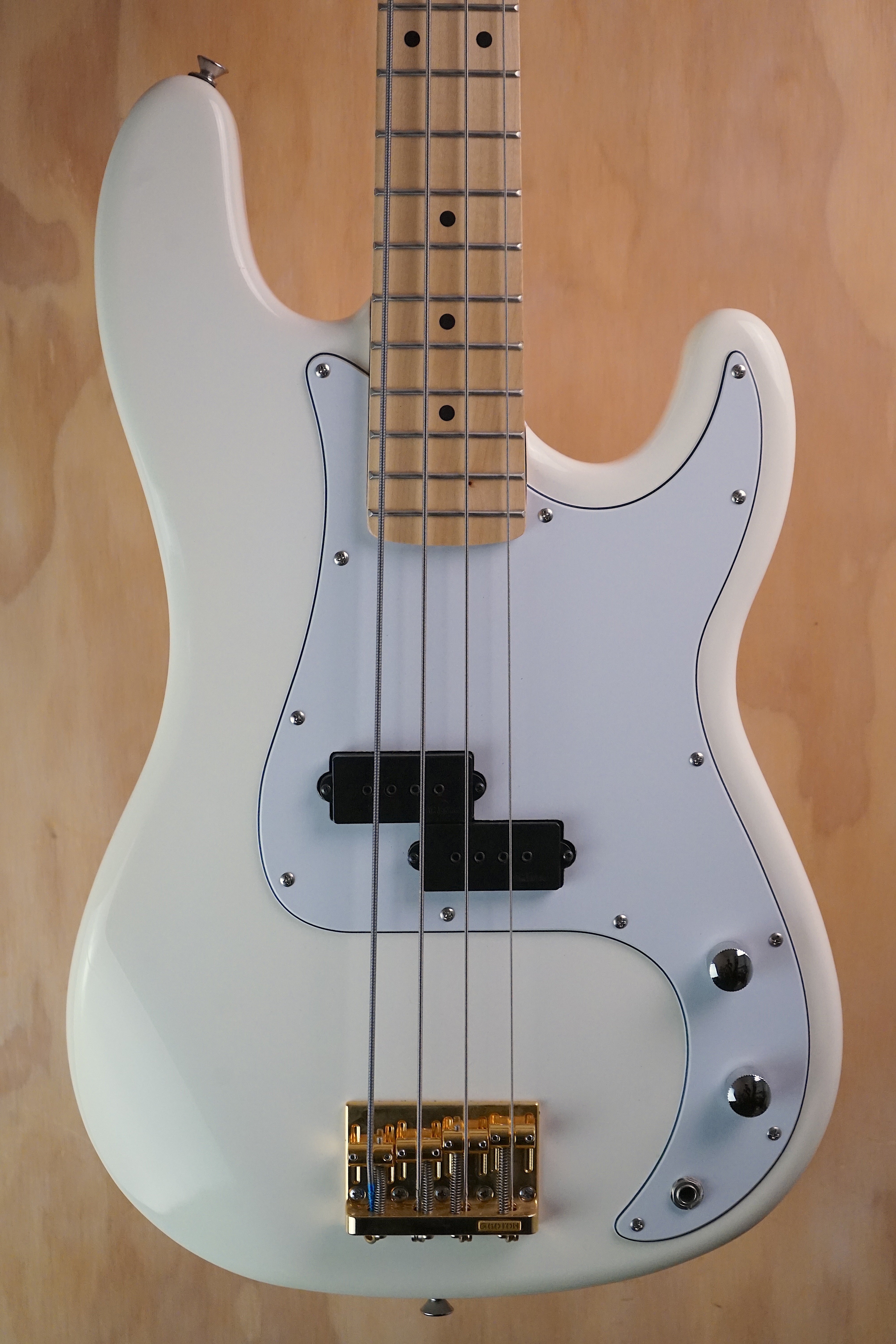 Aria Pro II STB Series White Bass Guitar, (Used)