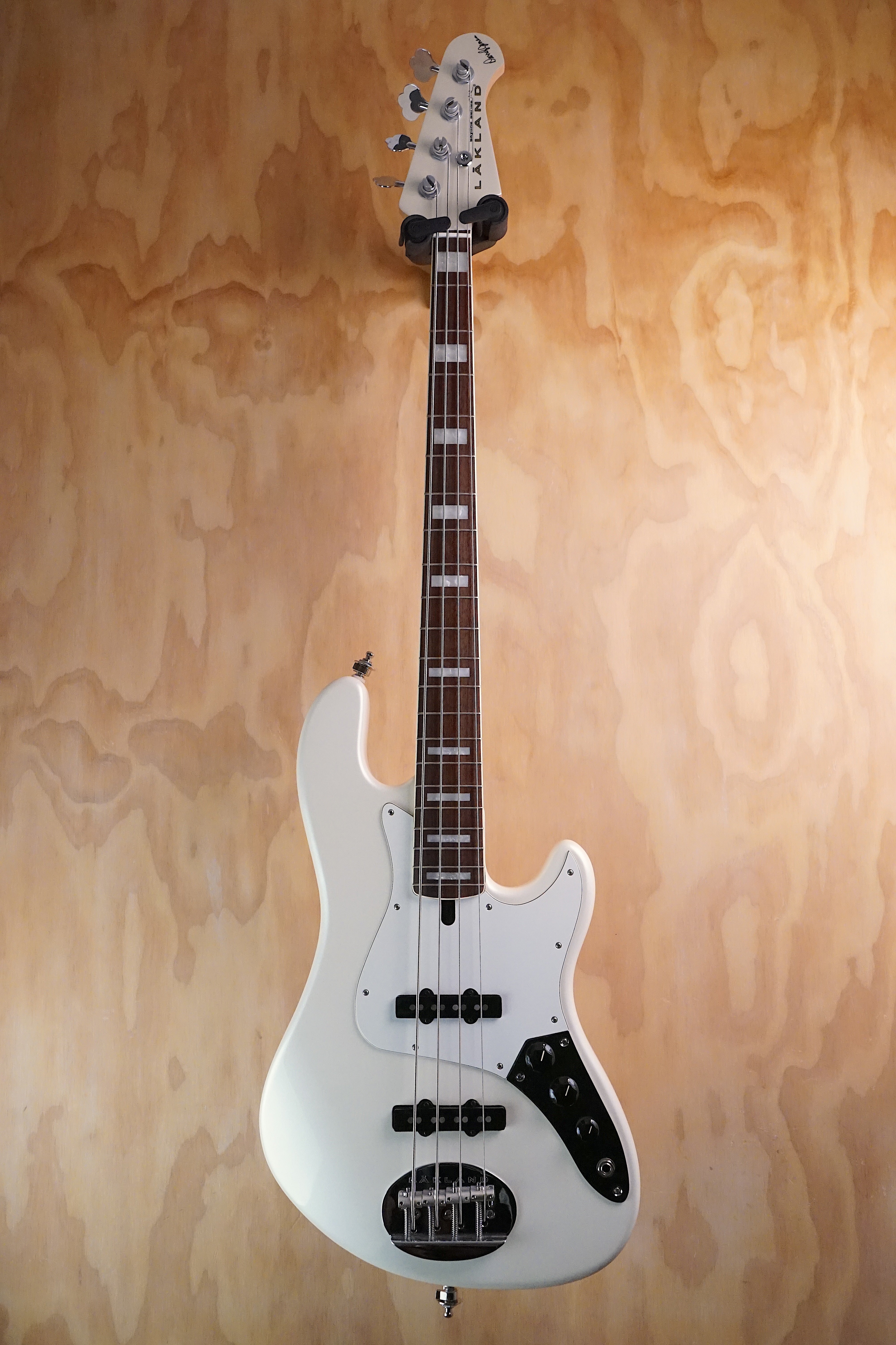 Lakland Skyline Darryl Jones 4 String White Pearl, (Used, Comm)
