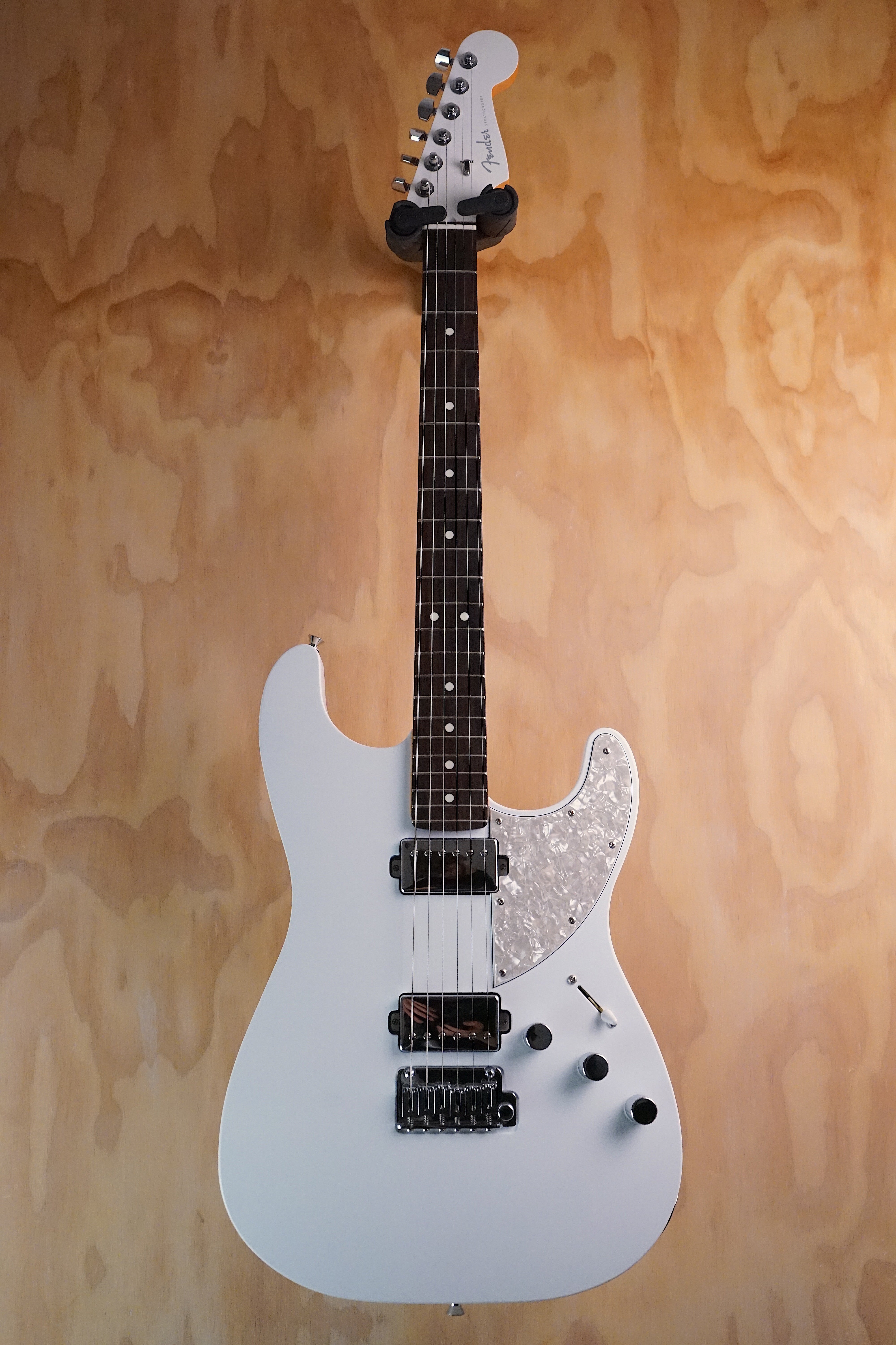 Fender Made in Japan Elemental Stratocaster Nimbus White, (Used, Comm)