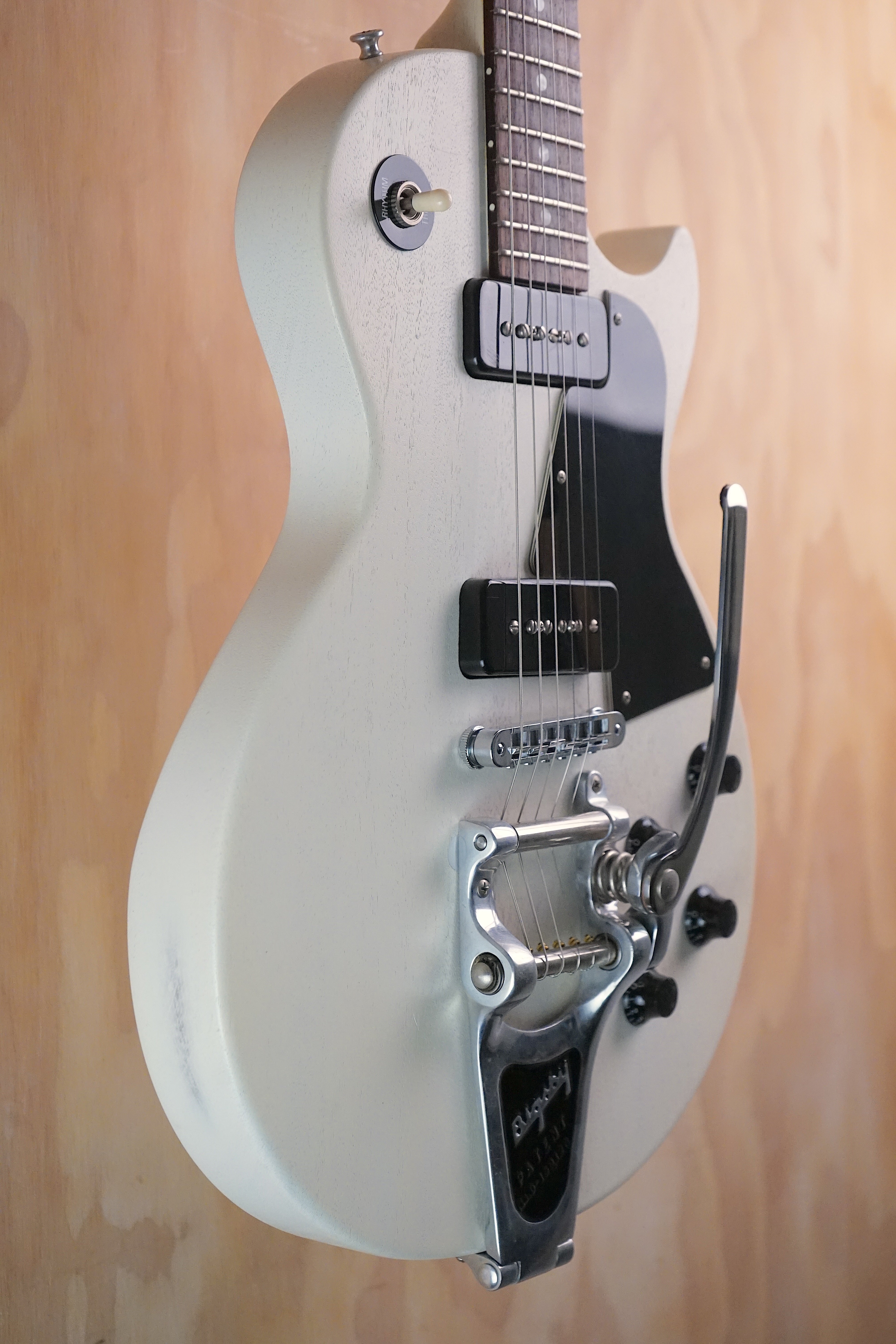 Gibson Les Paul Junior Special Worn White with Bigsby, (Used, Comm)