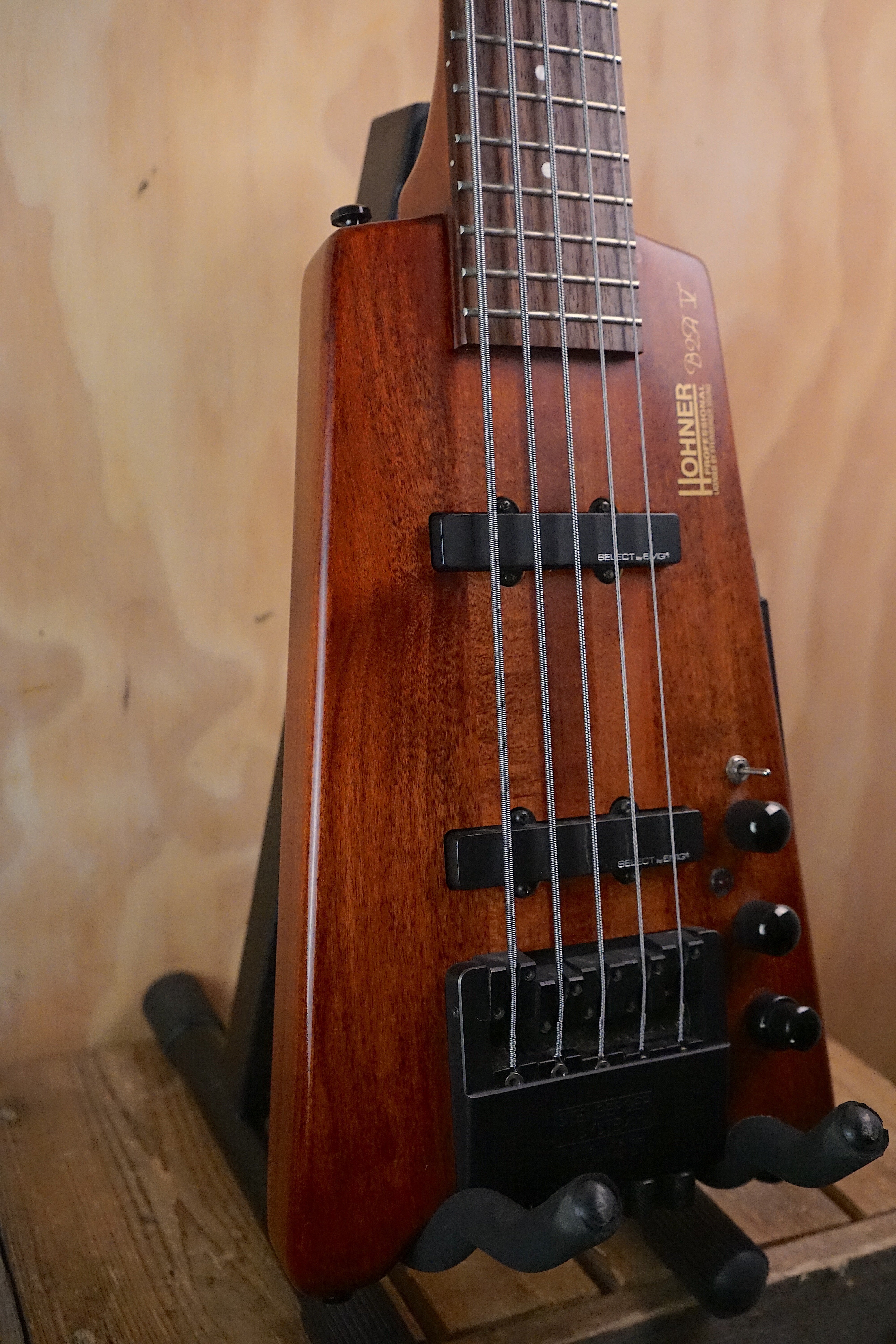 Hohner B2AV Walnut Stain 5-String Headless Bass, (Used)