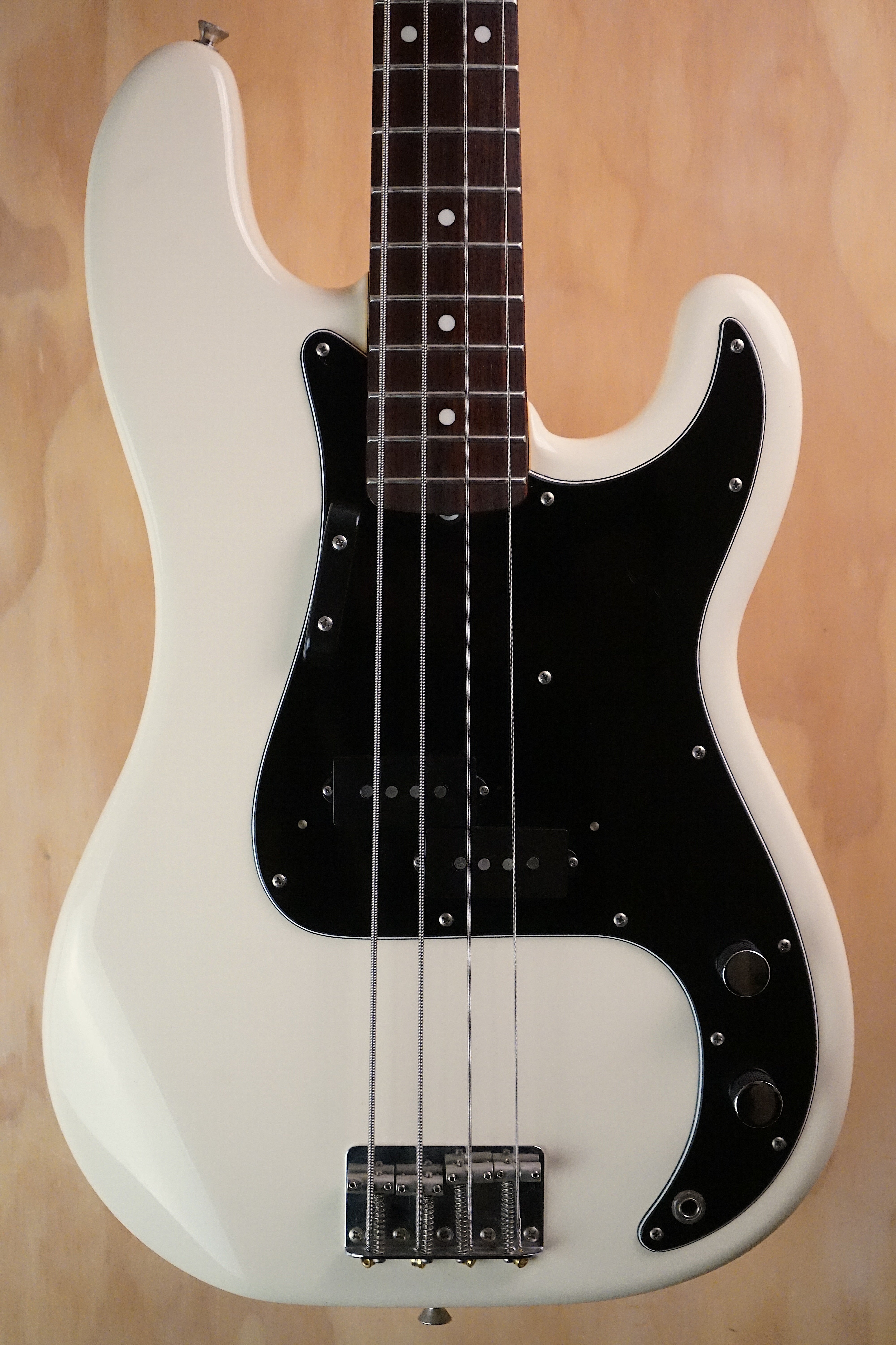 Fender PB-70 Precision Bass Olympic White CIJ, (Used, Comm)