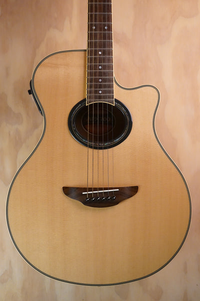 Yamaha APX700 Natural Electro-Acoustic Guitar, (Used, Comm)