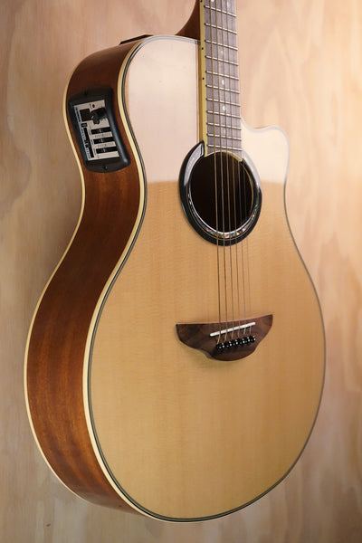 Yamaha APX700 Natural Electro-Acoustic Guitar, (Used, Comm)