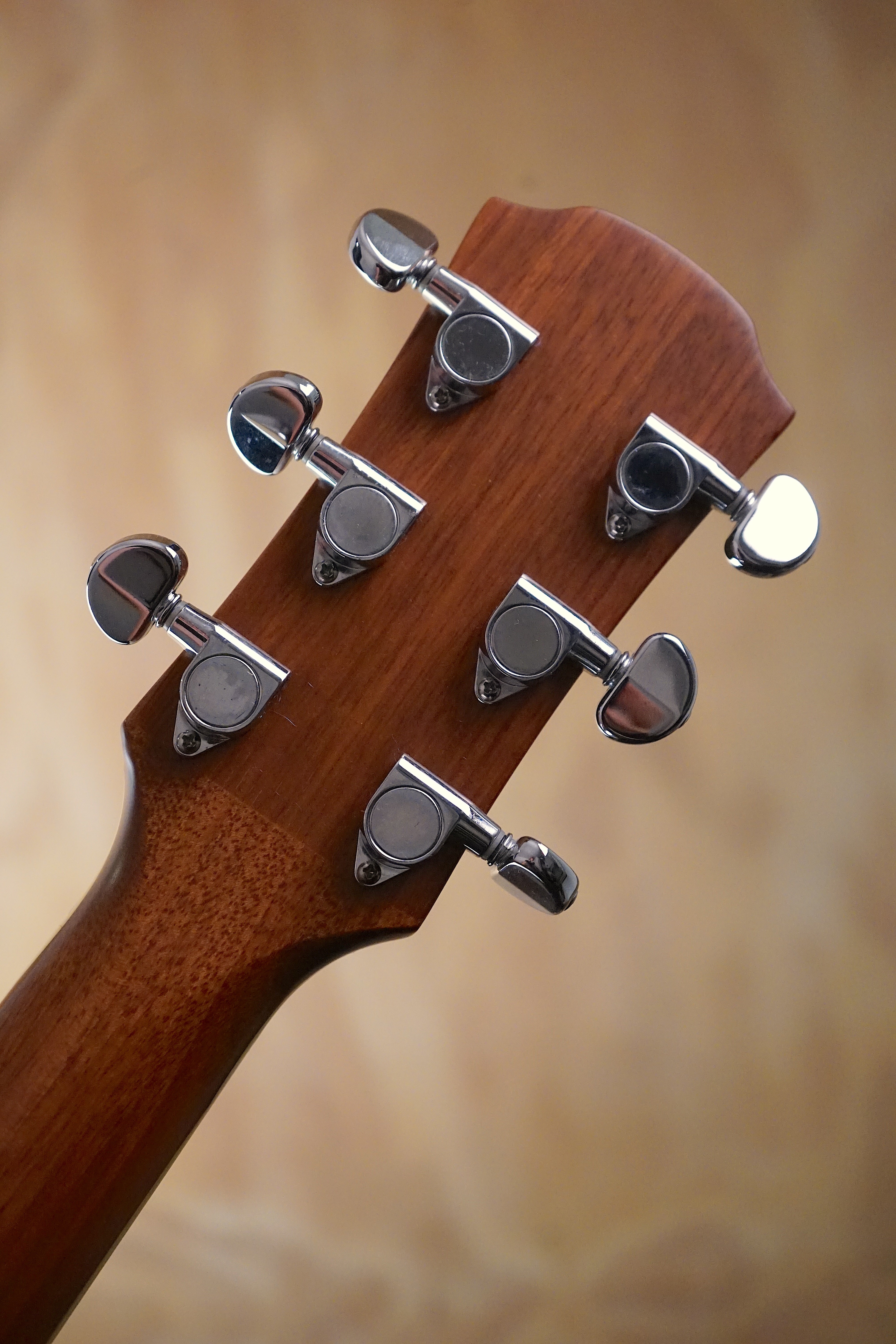 Yamaha APX700 Natural Electro-Acoustic Guitar, (Used, Comm)