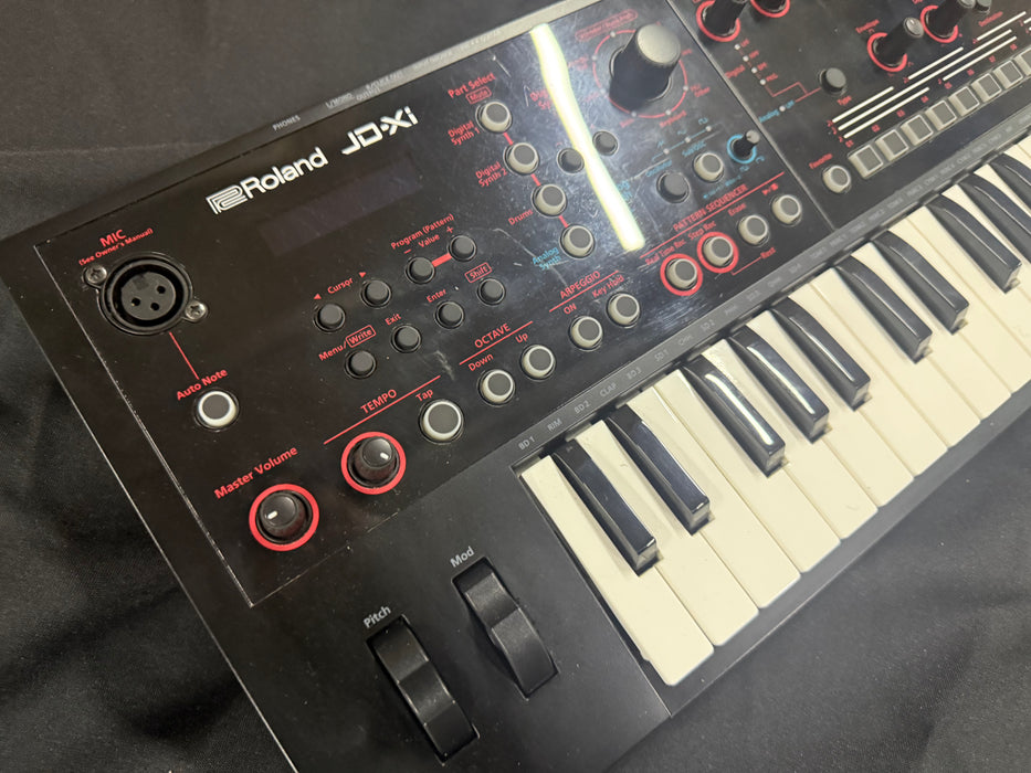 Roland JD-Xi Interactive Analog/Digital Crossover Synthesizer (Used)