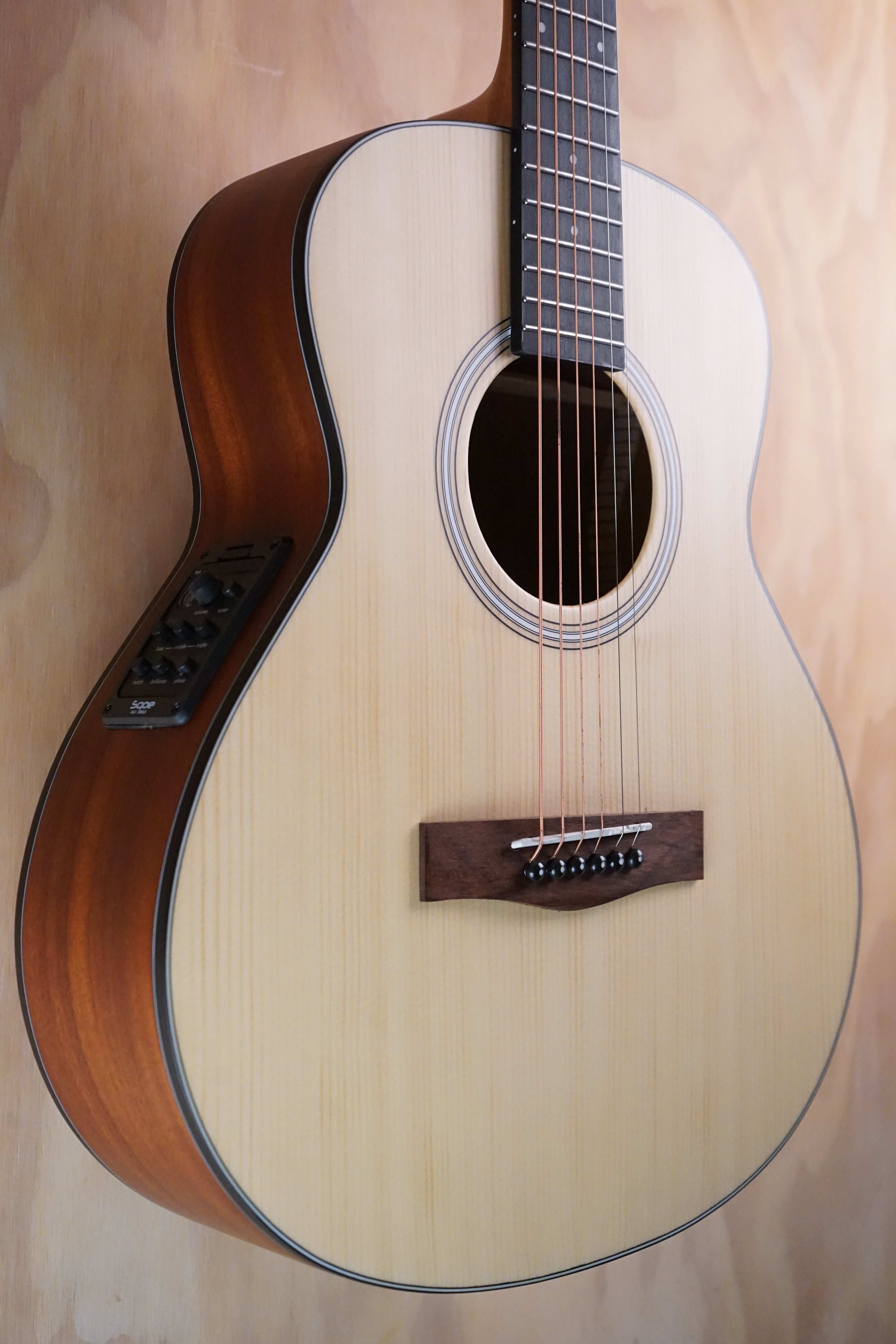 SQOE GS-60N Electro Acoustic Travel Guitar in Natural - Fair Deal Music