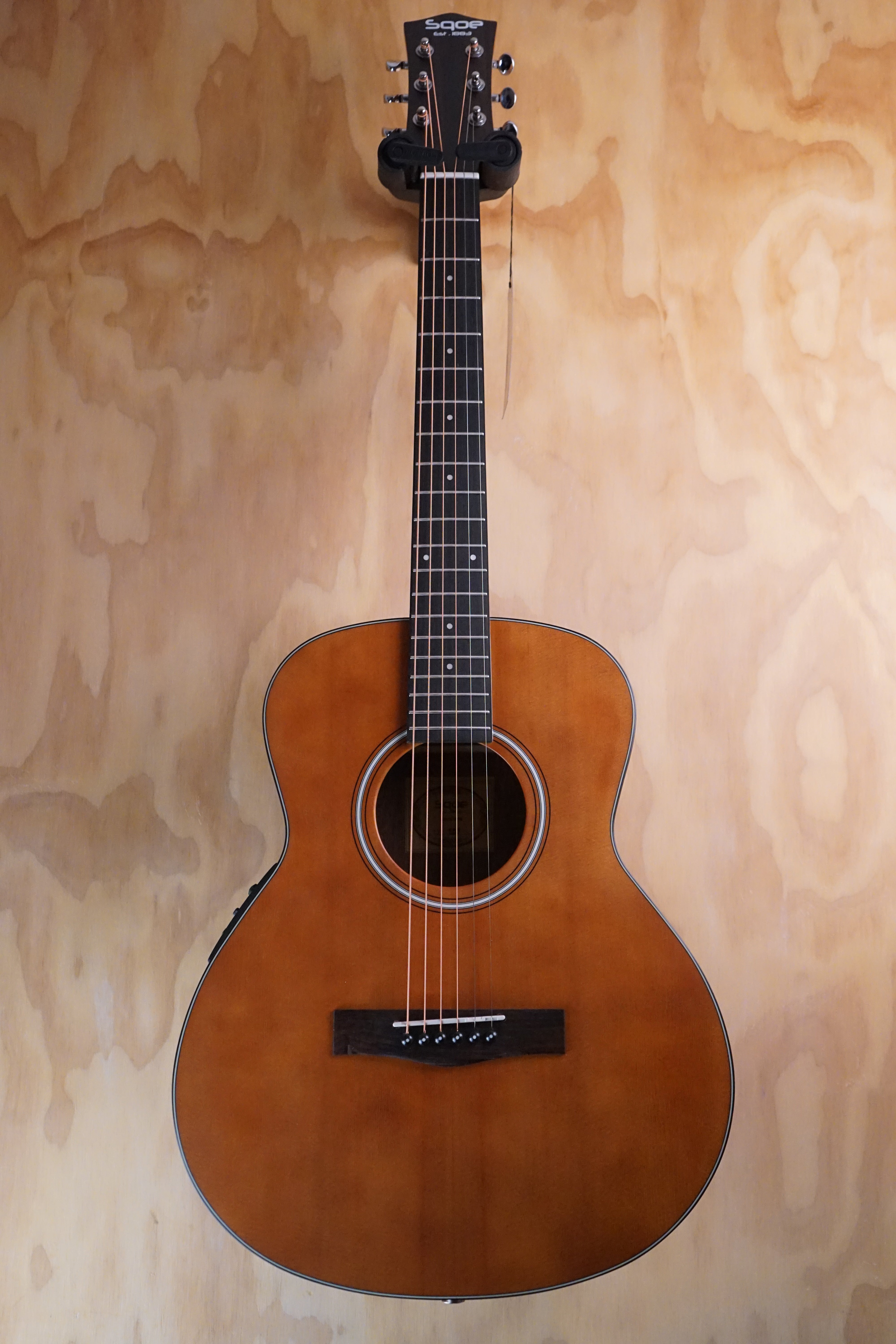 SQOE GS-60YN Electro Acoustic Travel Guitar in Natural - Fair Deal Music