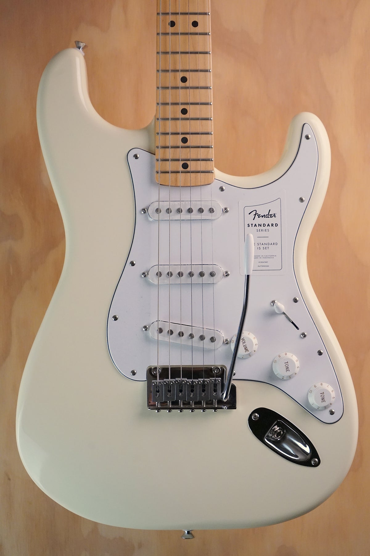 Fender Standard Stratocaster Olympic White, (Used, Comm)