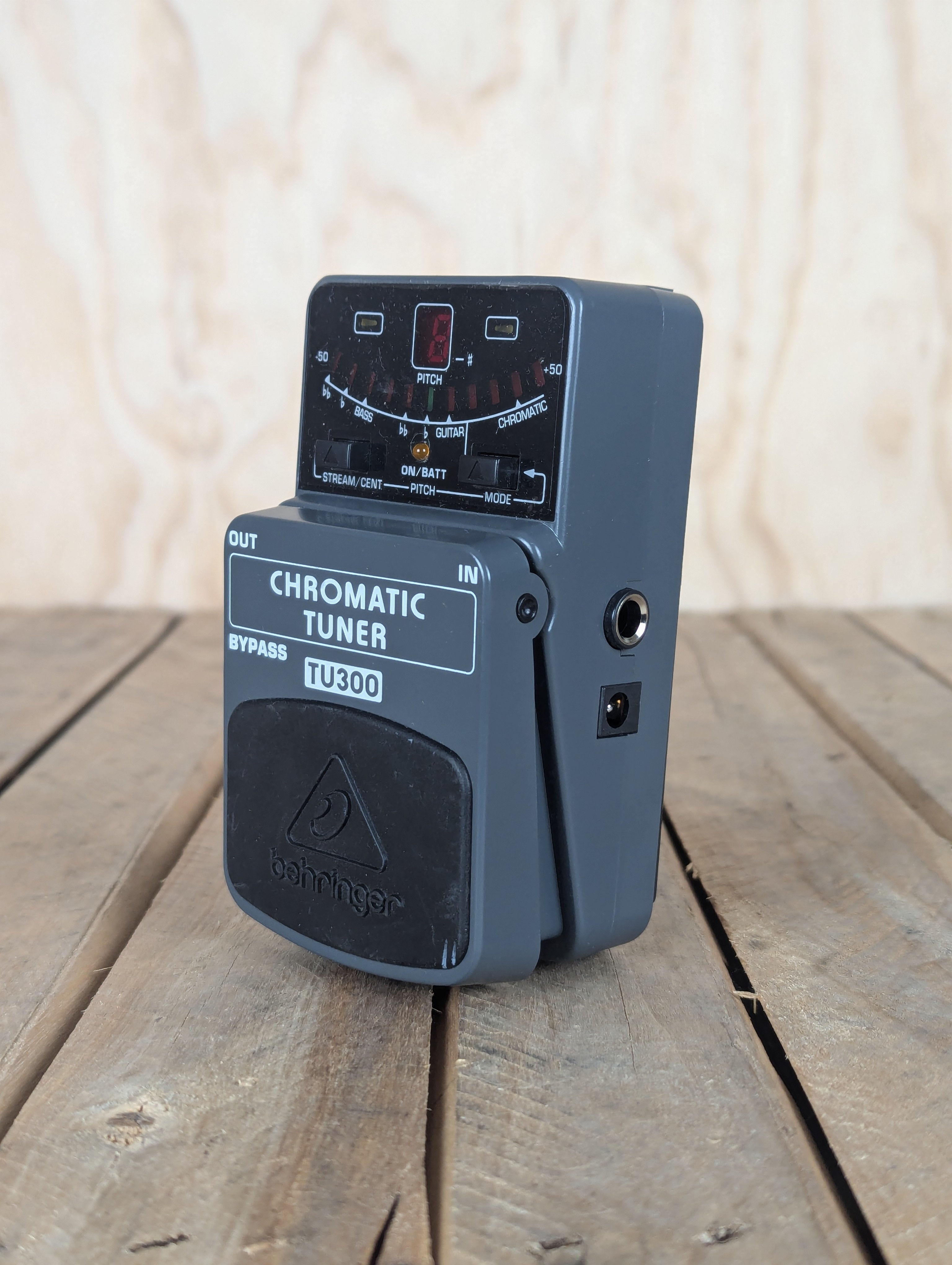 Behringer TU300 Chromatic Tuner, (Used)