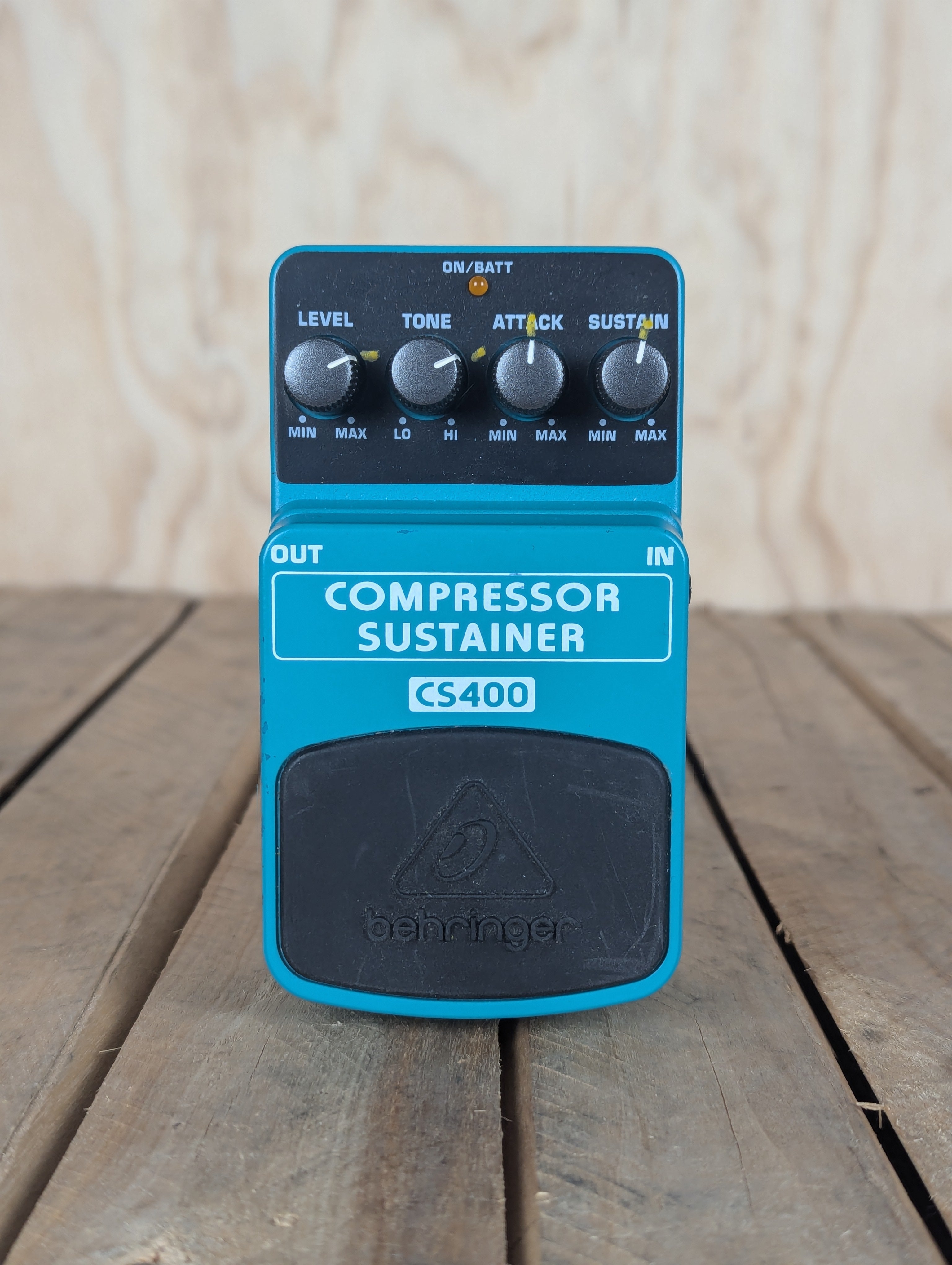 Behringer CS400 Compressor Sustainer, (Used)