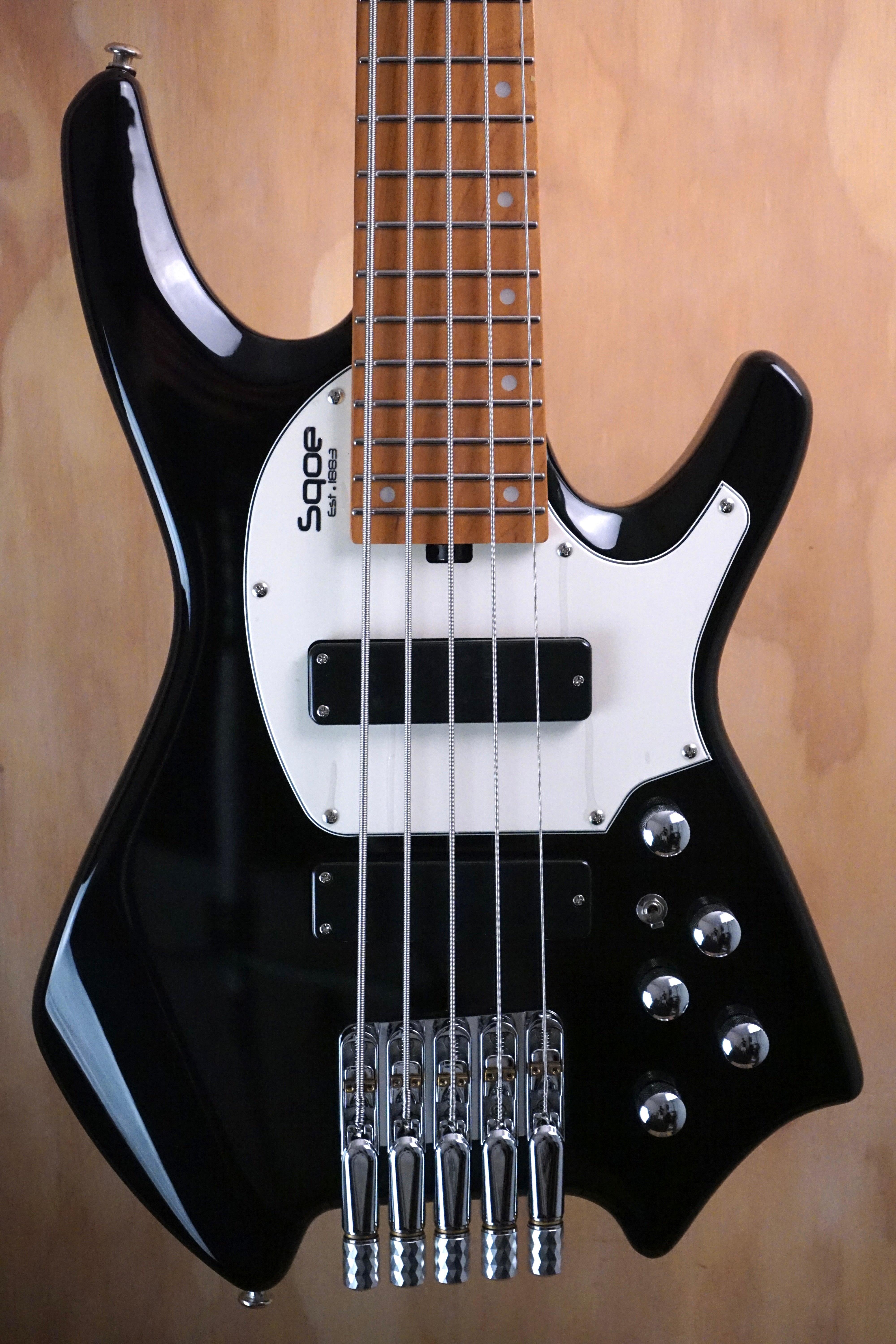 SQOE SBWT750 Headless 5-String Bass in Black - Fair Deal Music