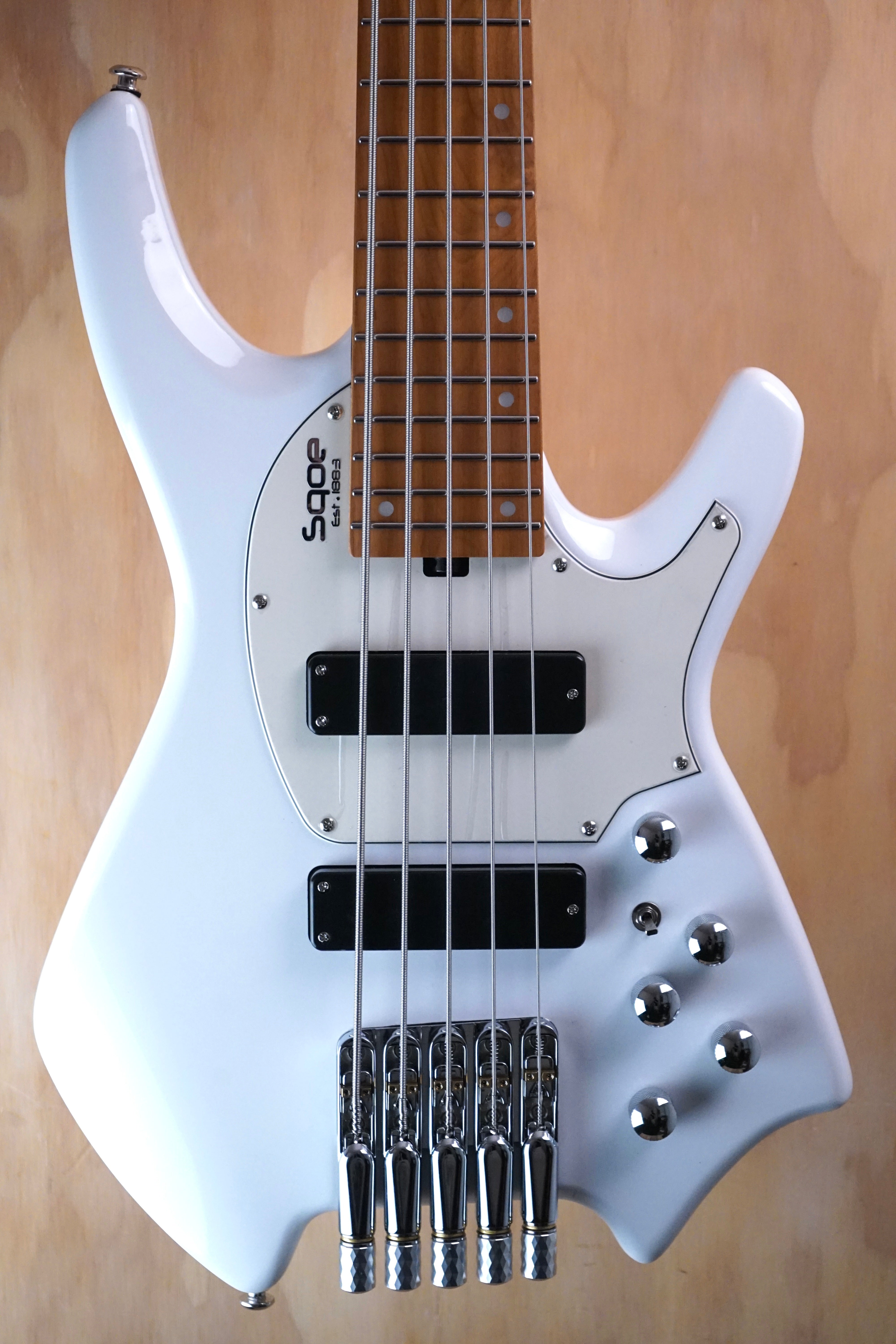 SQOE SBWT750 Headless 5-String Bass in White - Fair Deal Music
