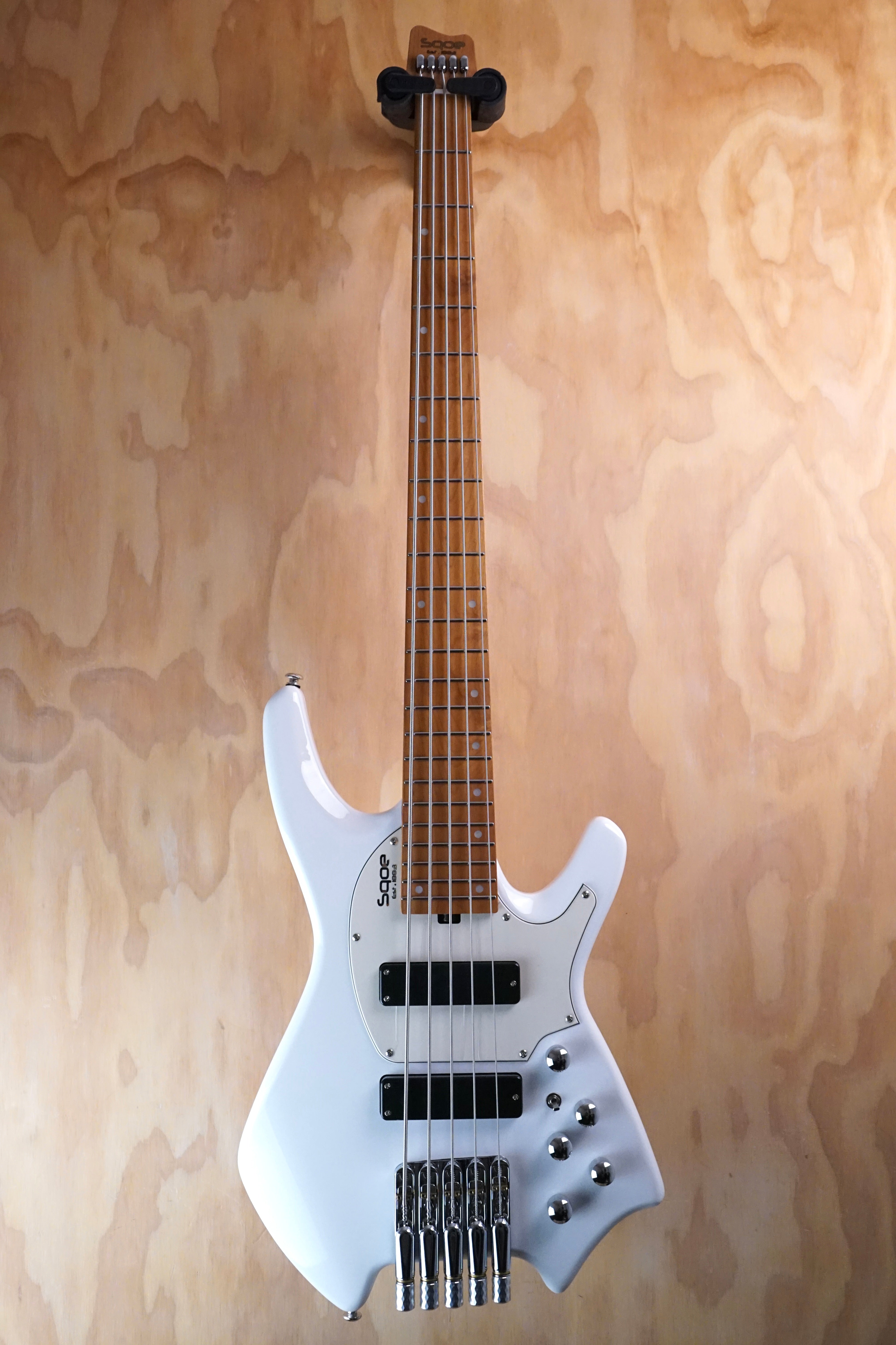 SQOE SBWT750 Headless 5-String Bass in White - Fair Deal Music