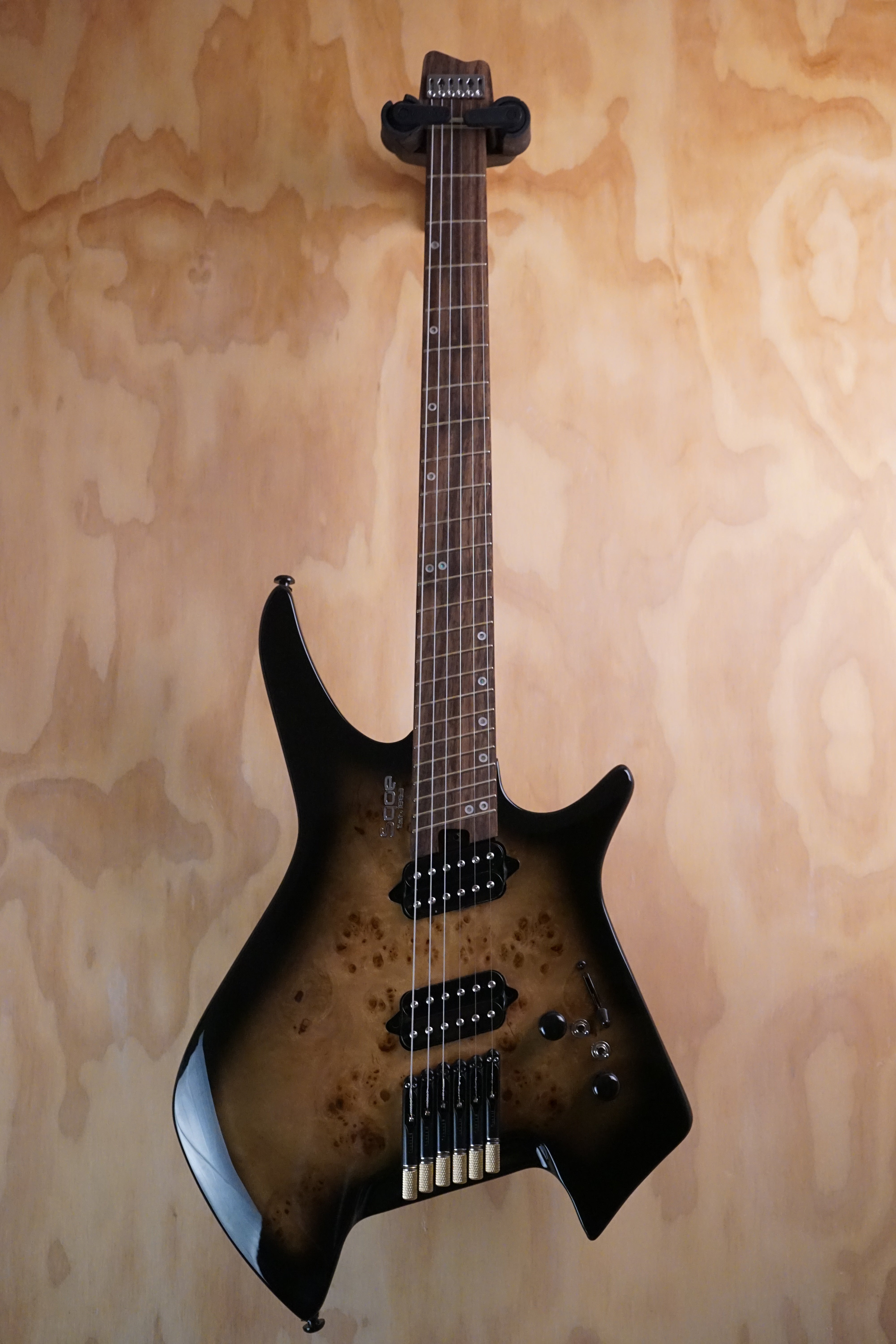 SQOE SEIB992 Headless Electric Guitar In Black - Fair Deal Music