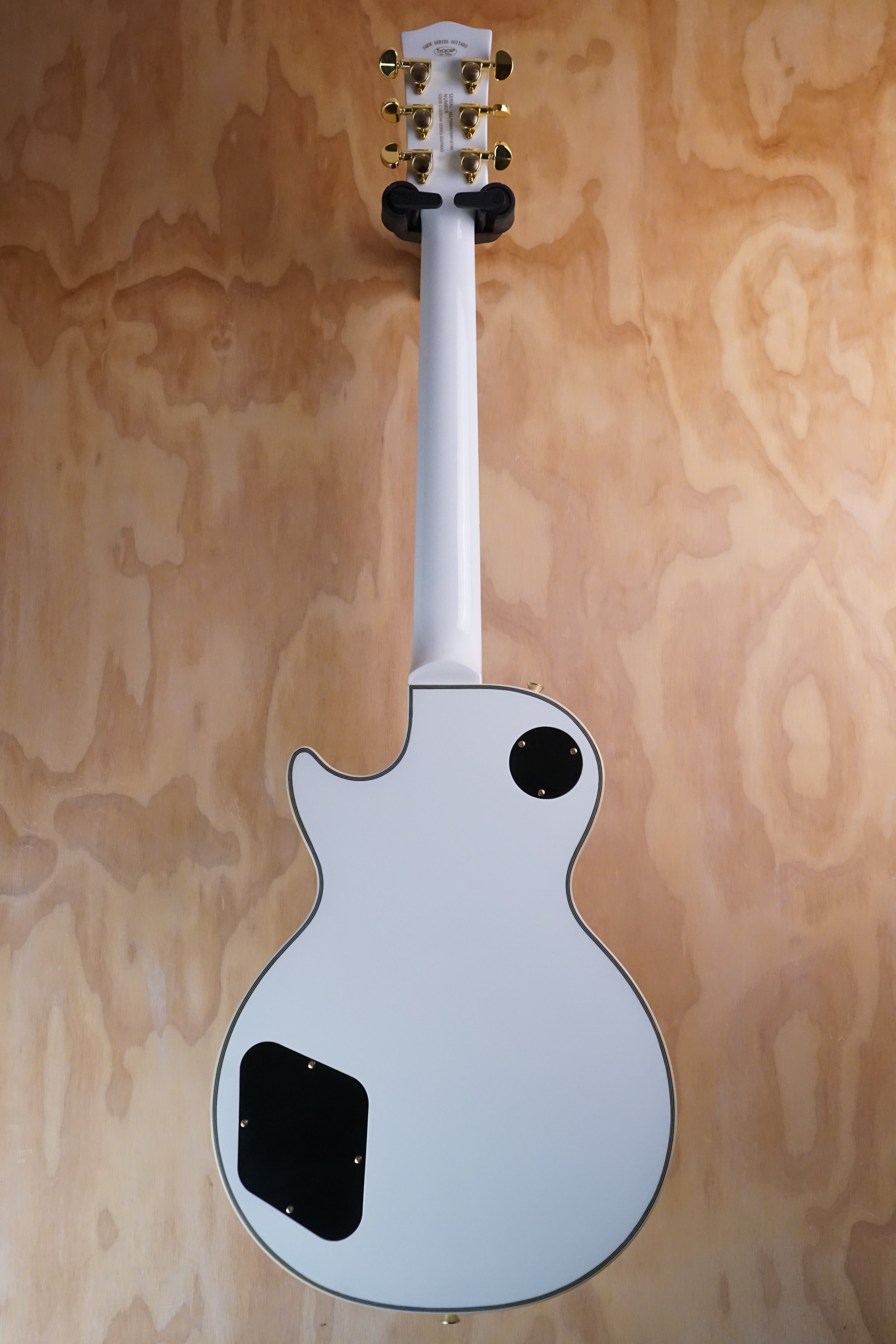 SQOE SELP300 LP Custom Style Guitar in White - Fair Deal Music