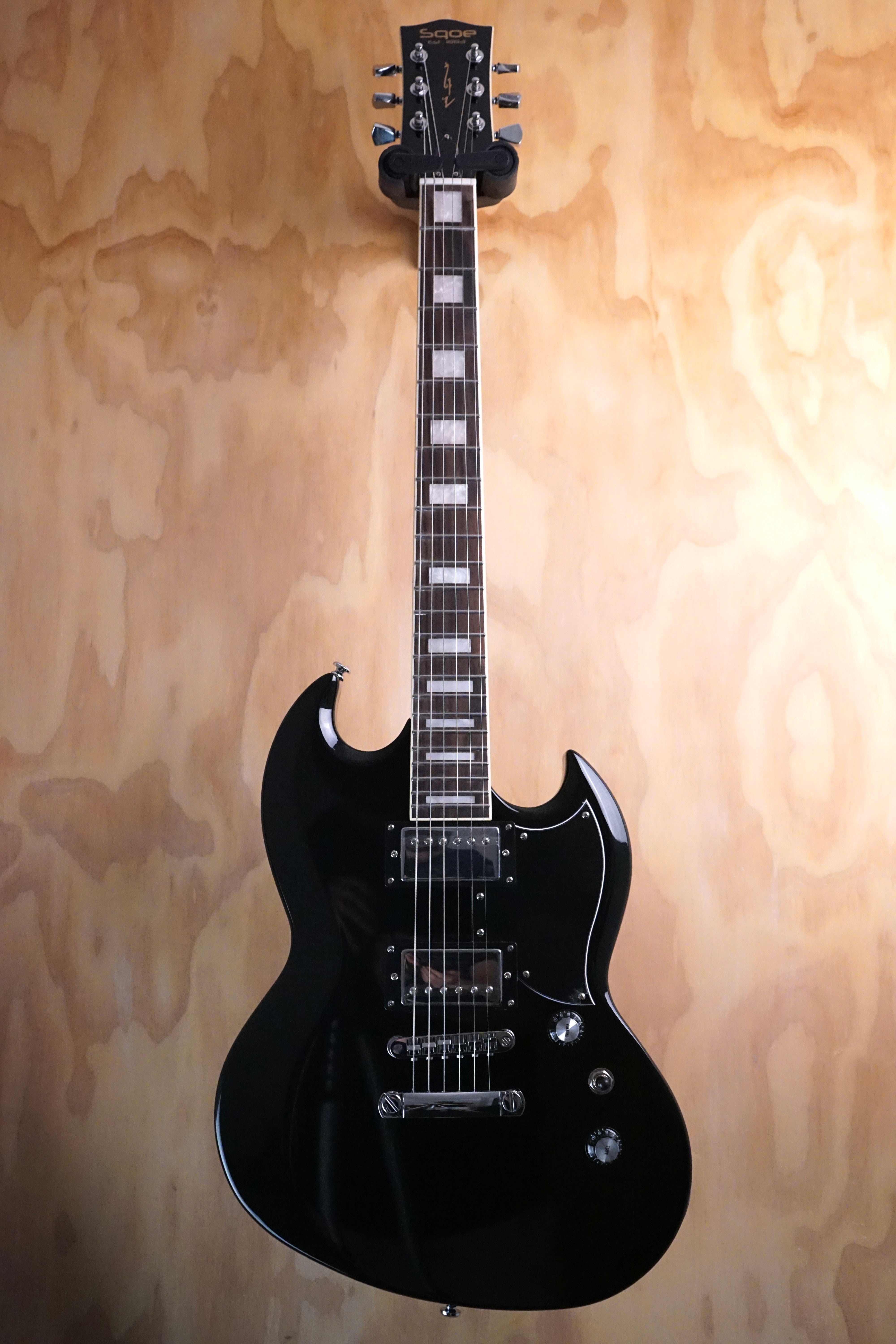 SQOE SESG450 Electric Guitar In Black - Fair Deal Music