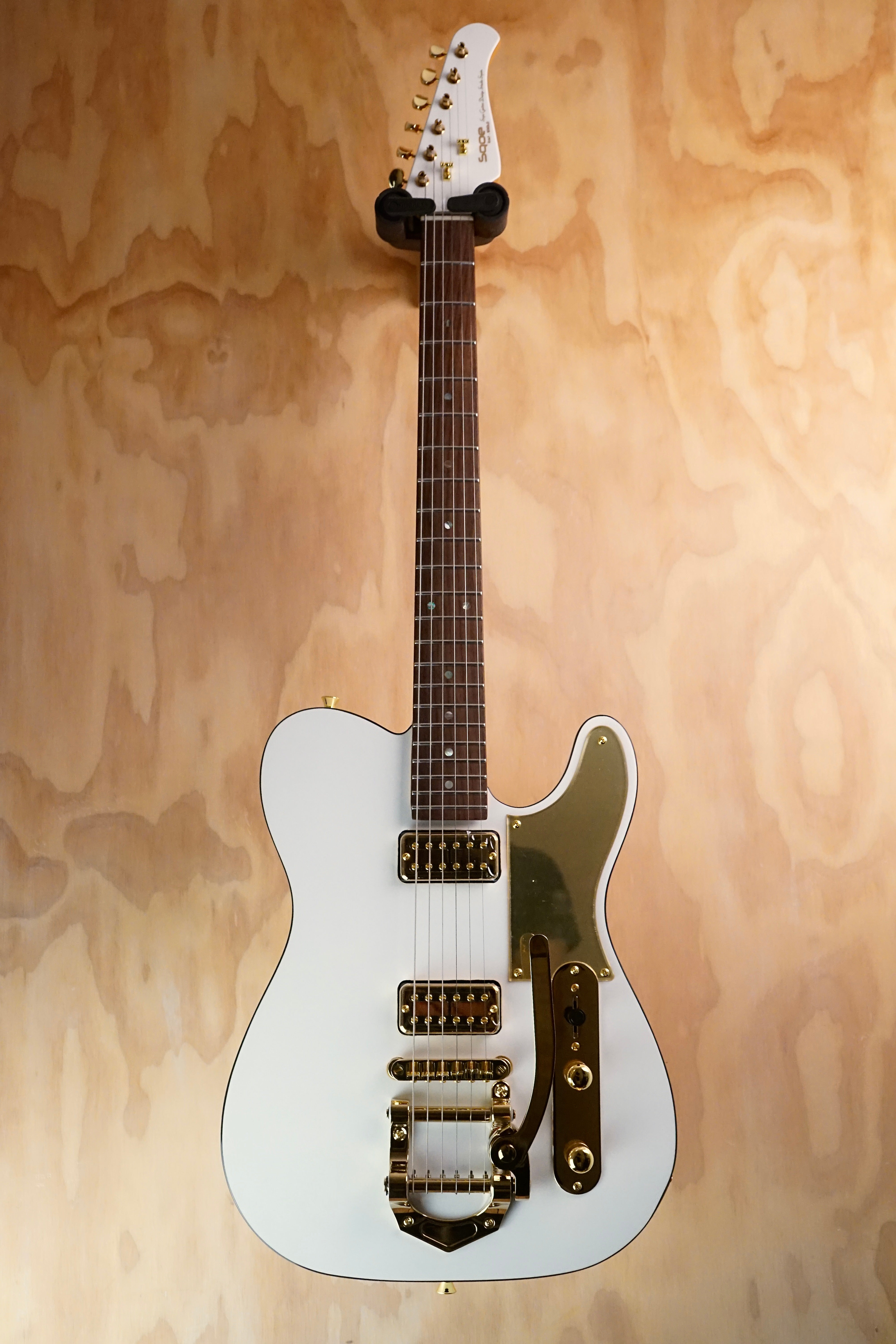 SQOE SETL1000 T-Style Electric Guitar In White With Tremolo - Fair Deal Music